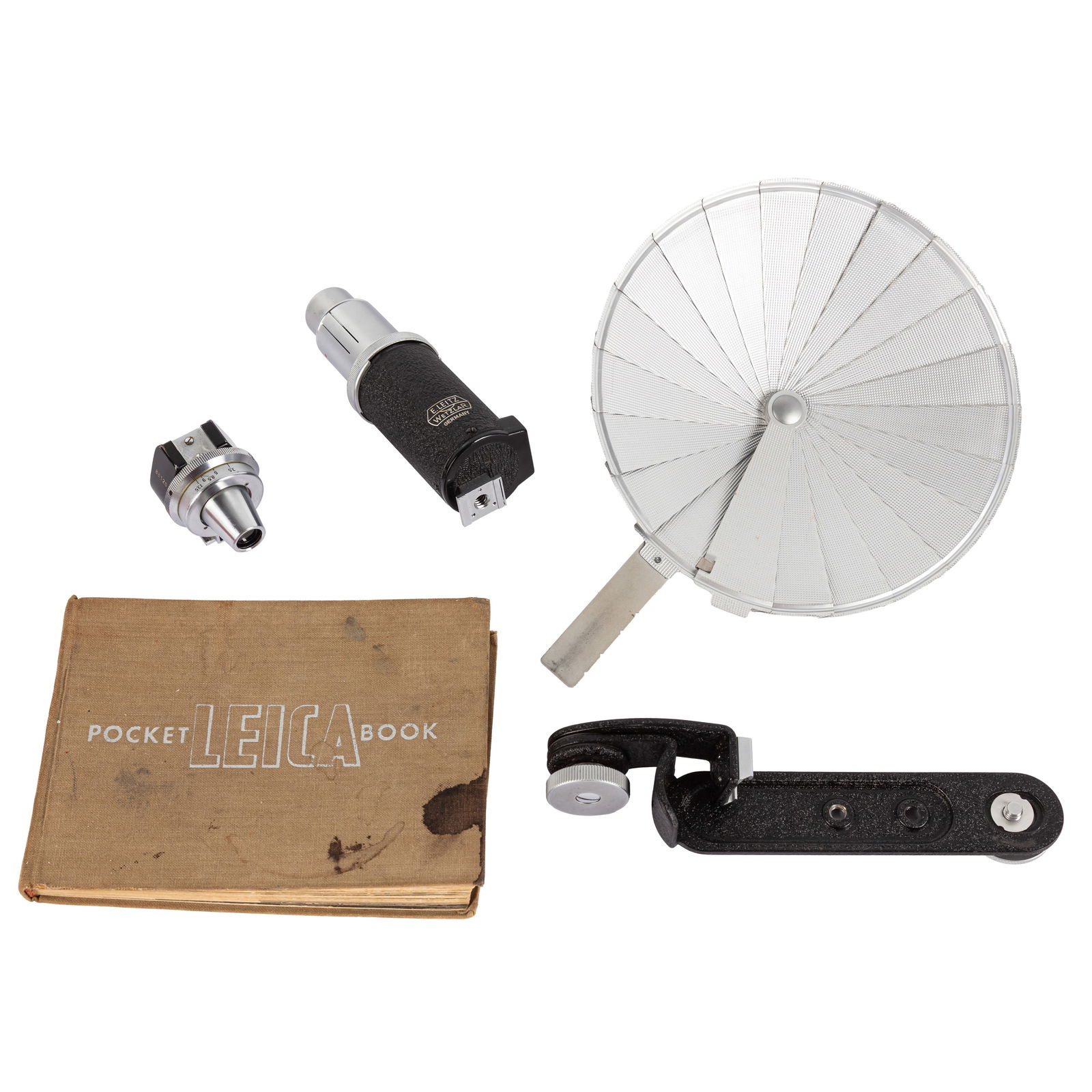 A Selection of Leitz Accessories: A Selection of Leitz Accessories Including a Leitz CTOOM flash bracket, a Leitz synchronblitzer flash unit, both with maker's boxes, a Leitz VIDOM (88120) optics VG and a Leica book