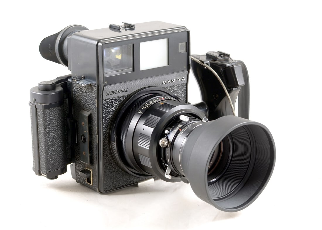 Mamiya Universal 6x9cm Rangefinder Camera.: Body #A98817 with an interchangeable 6cm x 9cm roll film back (both with signs of normal use). Fitted with a 127mm f4.7 Sekor lens (shutter firing, speeds sound OK but not tested further).