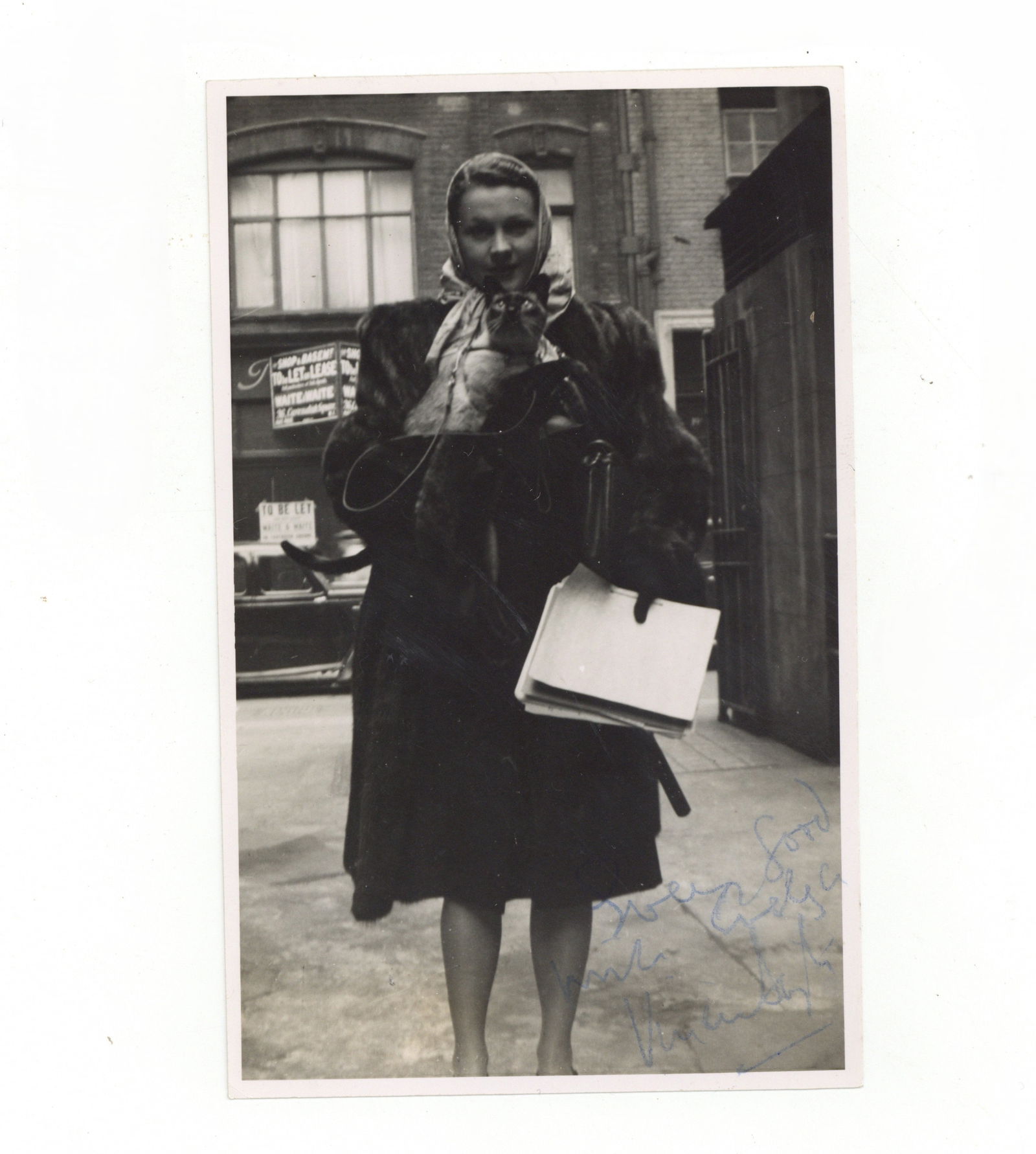 Leigh (Vivien) Signed photograph (1 of 1)