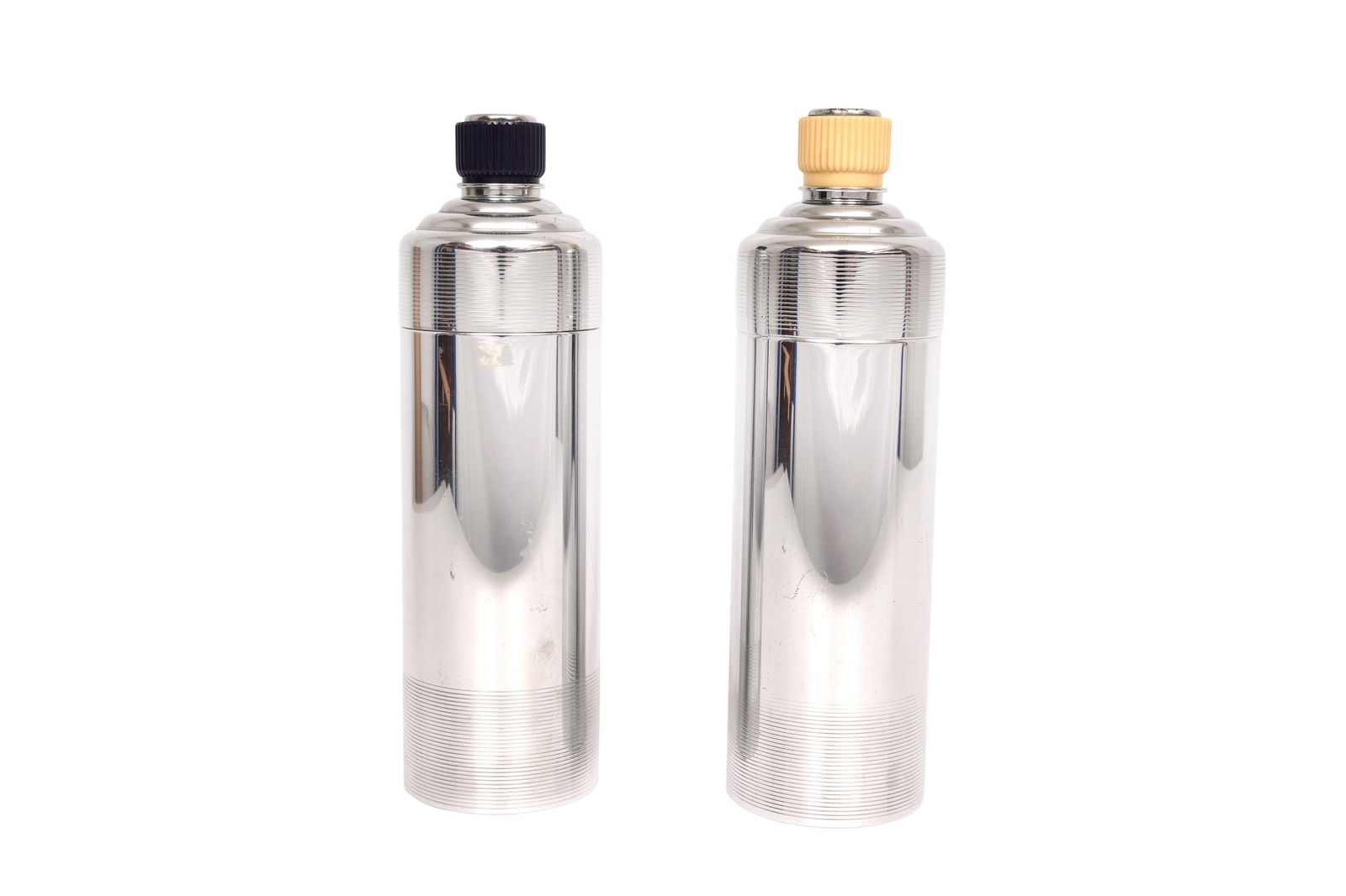 Chase, USA Two cocktail shakers: Chase, USA Two cocktail shakers Art Deco Chrome, bakeliteMarked 'Chase USA Pat D 95925' to the base31cm high
