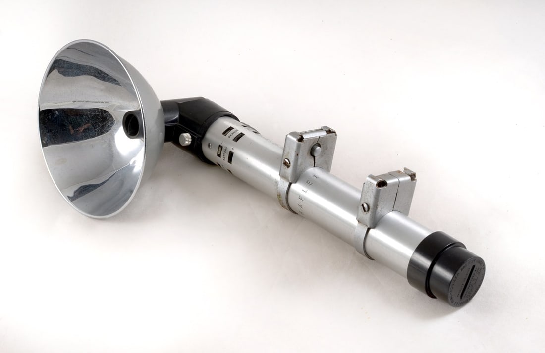 A Large Graflex 2773 Flash Unit. A good Star Wars Light Sabre alternative. - 2