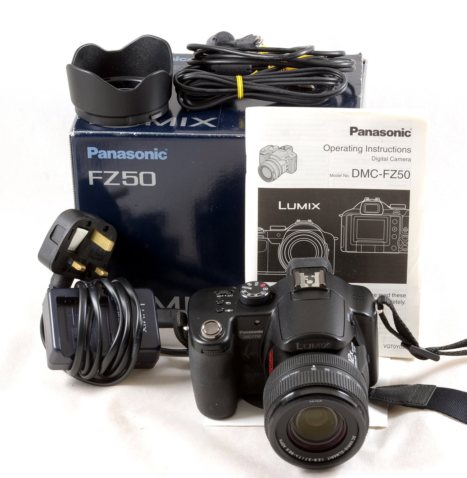 Panasonic DMC-FZ50 Digital Bridge Camera. 1 Leica 2x Optical Zoom (35-420mm equivalent).: Panasonic DMC-FZ50 Digital Bridge Camera. 1 Leica 2x Optical Zoom (35-420mm equivalent). In full working order and complete with SD Card, strap, hood, cap, battery, charger, cables and manual. In