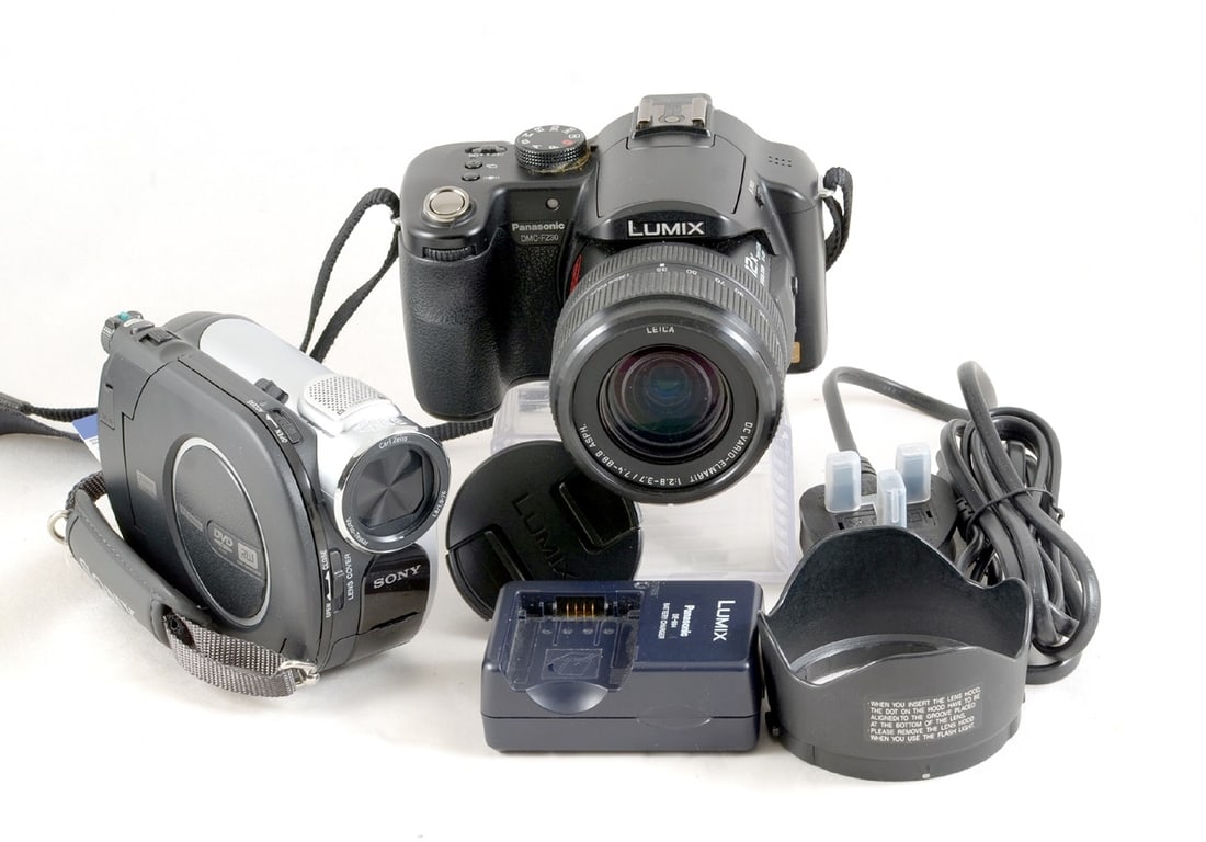 Panasonic DMC-FZ30 Digital Bridge Camera Also a Sony Handycam DVD106E (1 of 3)
