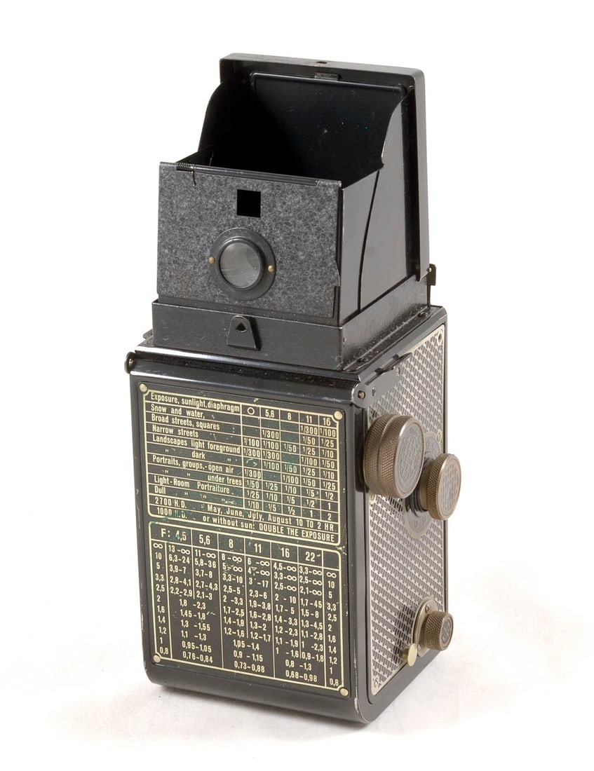 Early Art Deco Rolleicord I TLR Camera. With a CZJ 7.5cm f4.5 Triotar lens. - 3