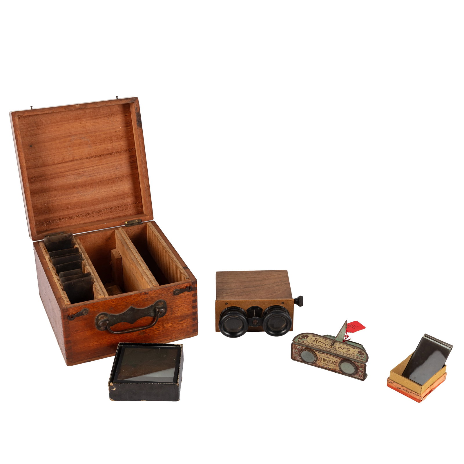 A Selection of WW1 Stereo Diapositives, c.1915-1918: A Selection of WW1 Stereo Diapositives, c.1915-1918 A group of ten (10) diapositives, relating to WW1, featuring images of French troops' fatalities in trenches, battlefields, and tents, including