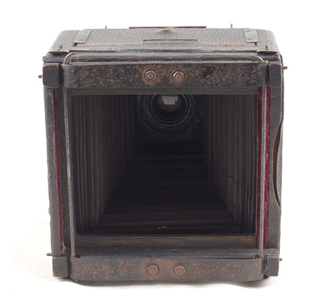 Sanderson Double Extension Field Camera. Maroon bellows. - 3