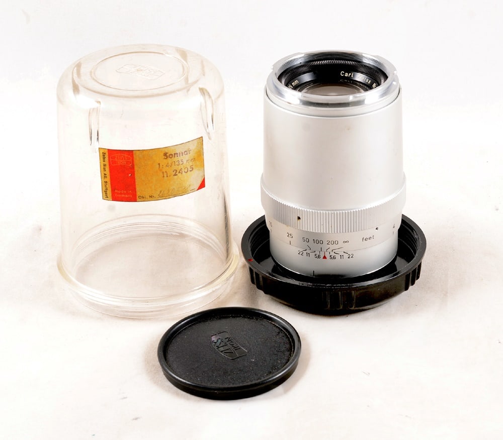 Sonnar 135mm Lens for Zeiss Ikon Contarex Bulls Eye.: Sonnar 135mm Lens for Zeiss Ikon Contarex Bulls Eye. #2620538. Body signs of normal use, signs of separation to extreme edges of front element.