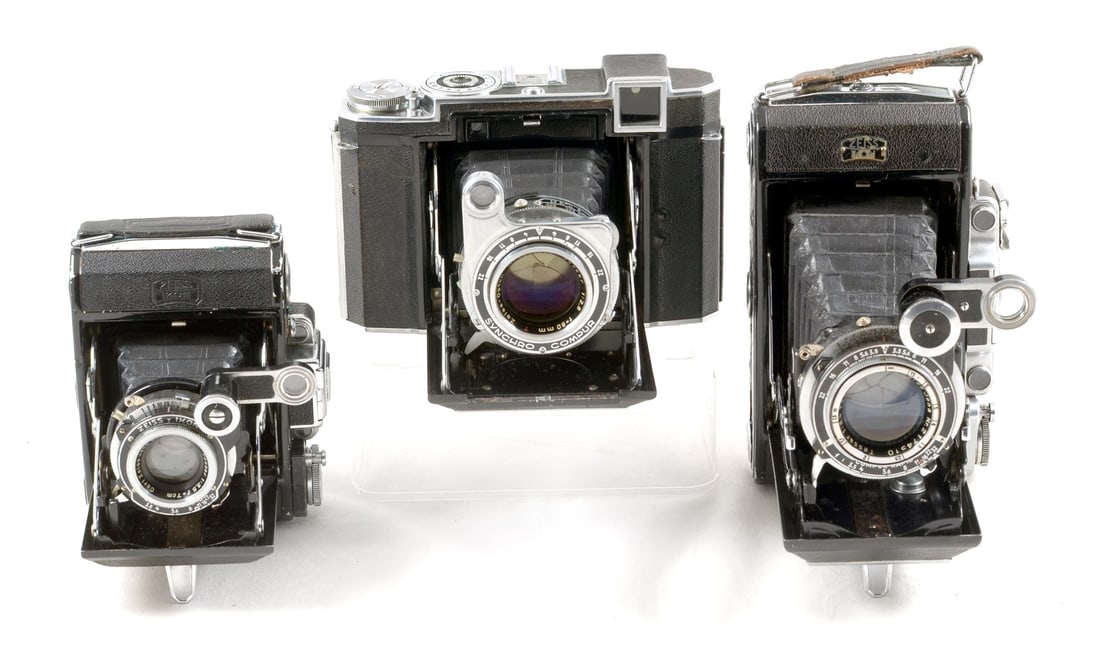 Group of 3 Good Zeiss Ikon Super Ikontas. 6x4.5cm, 6x6cm & 6x9cm models.: Group of 3 Good Zeiss Ikon Super Ikontas. 6x4.5cm, 6x6cm & 6x9cm models. "Baby" Super Ikonta with 7cm, f3.5 Tessar & ERC, Super Ikonta "A" 532/16 with 80mm, f2.8 Zeiss-Opton & ERC and Super