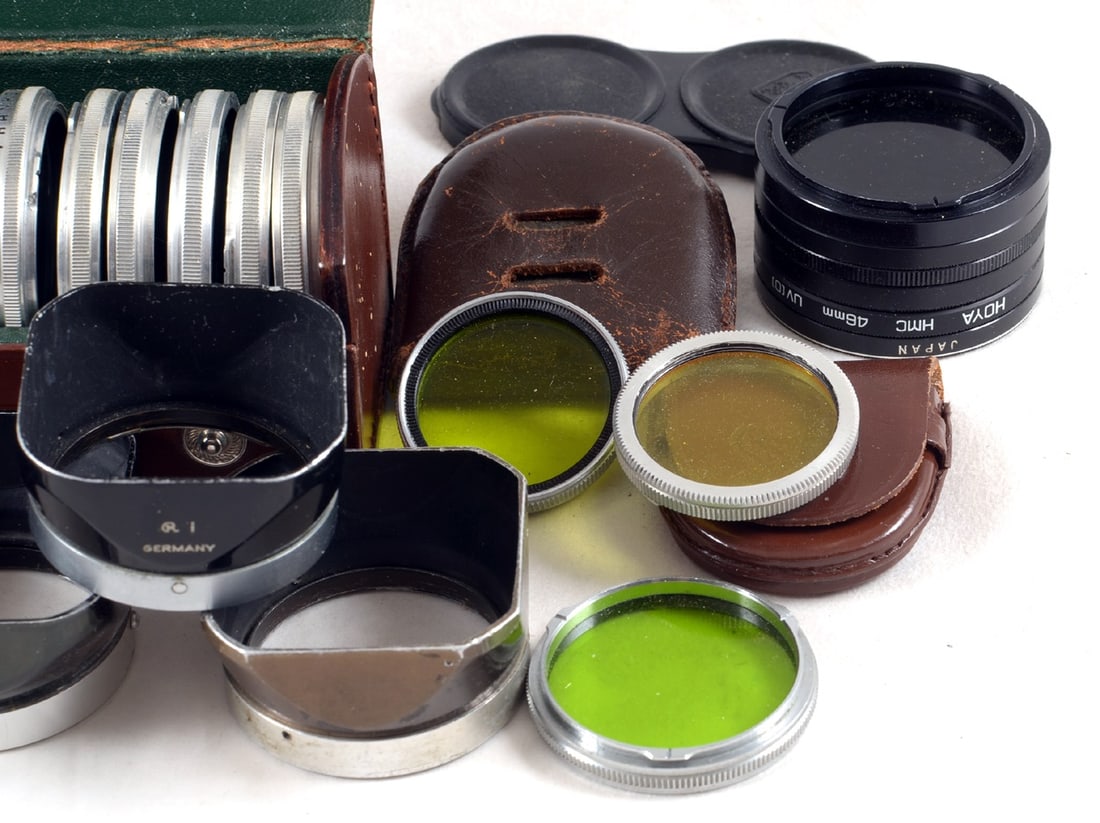 Rolleiflex RIII Bayonet Lens Hood & Filter Set. Plus other accessories. - 3