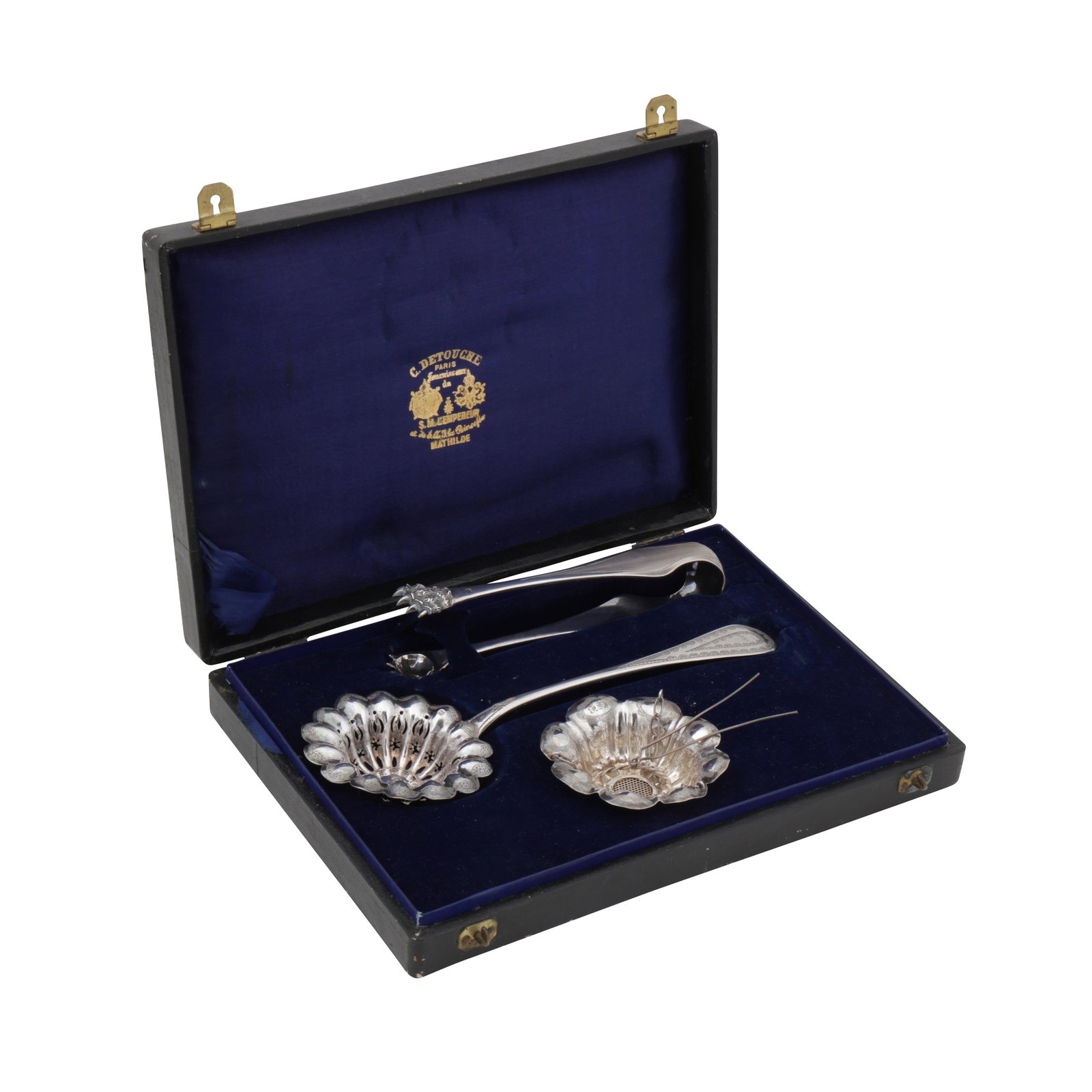 Paris circa 1910 An early 20th century French 950 standard silver cased set: Paris circa 1910 An early 20th century French 950 standard silver cased set Comprising sugar tongs, sugar sifter, and tea strainer. Weight – 128 grams / 4.12 ozt