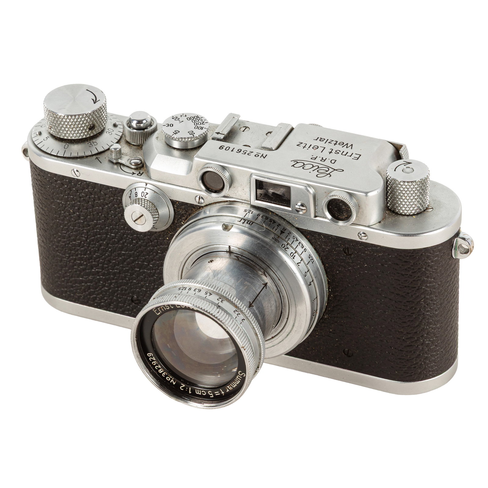 Leica IIIA Rangefinder Camera: Serial No: 256109 Body: G/VG Lens: Leitz 5cm f/2 Summar (382929) Optics: G/VG - haze Notes: with maker's lens cap