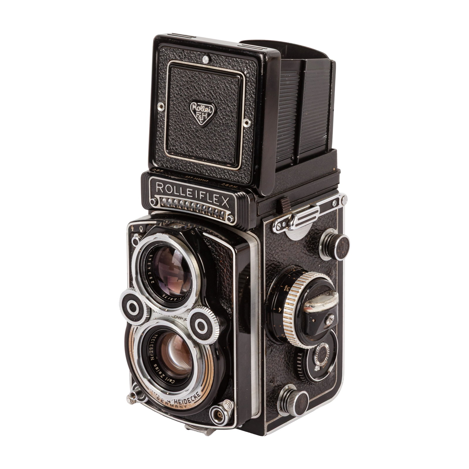Rolleiflex Metered 3.5F TLR Camera: Serial No: 2232040 Body: G/VG Shutter: working Lens: Carl Zeiss 75mm f/3.5 Planar (2931334) Optics: P - rear element seperation, internal dust and cleaning marks Notes: with maker's caps and ERC