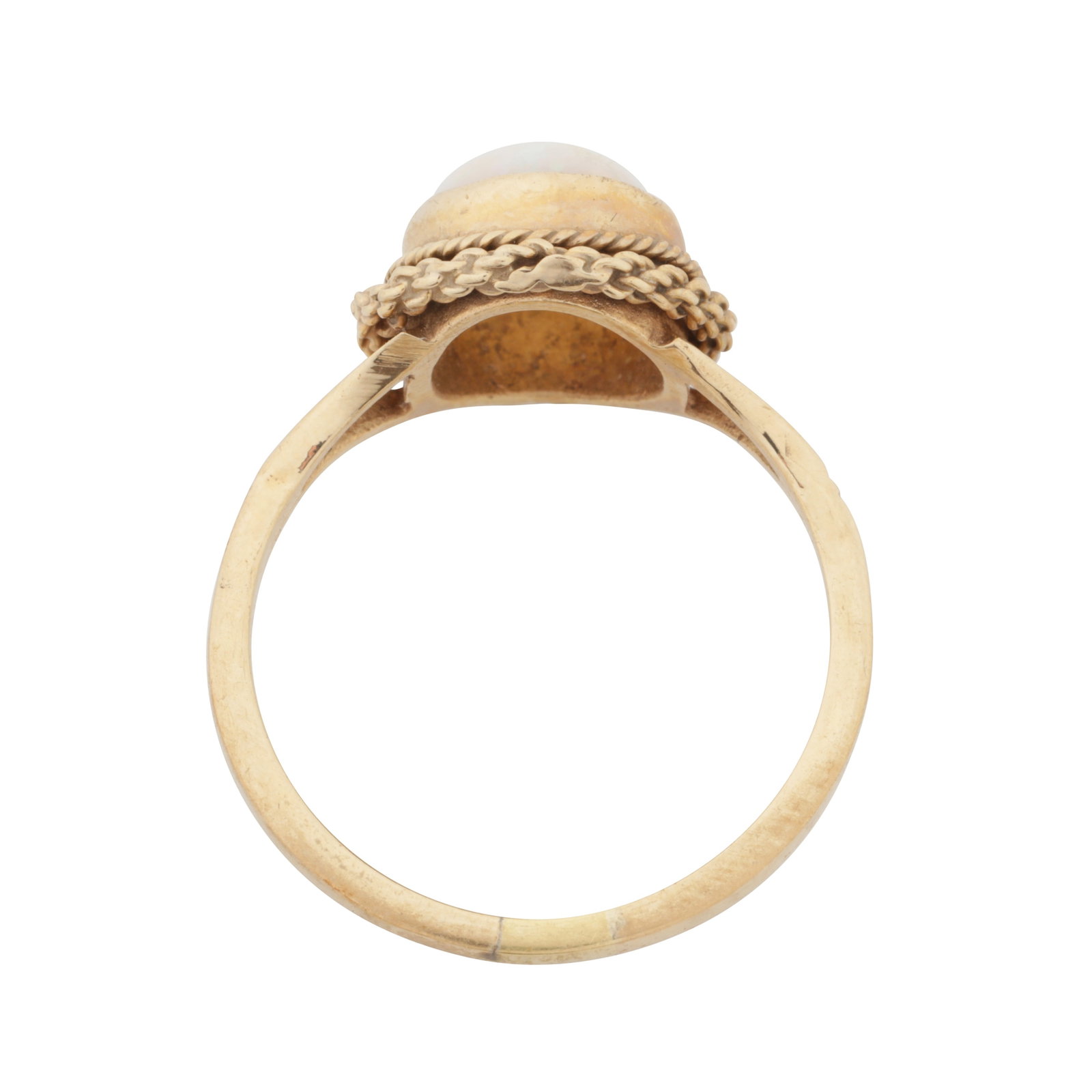 An opal ring, circa 1980 9 carat yellow gold - 3