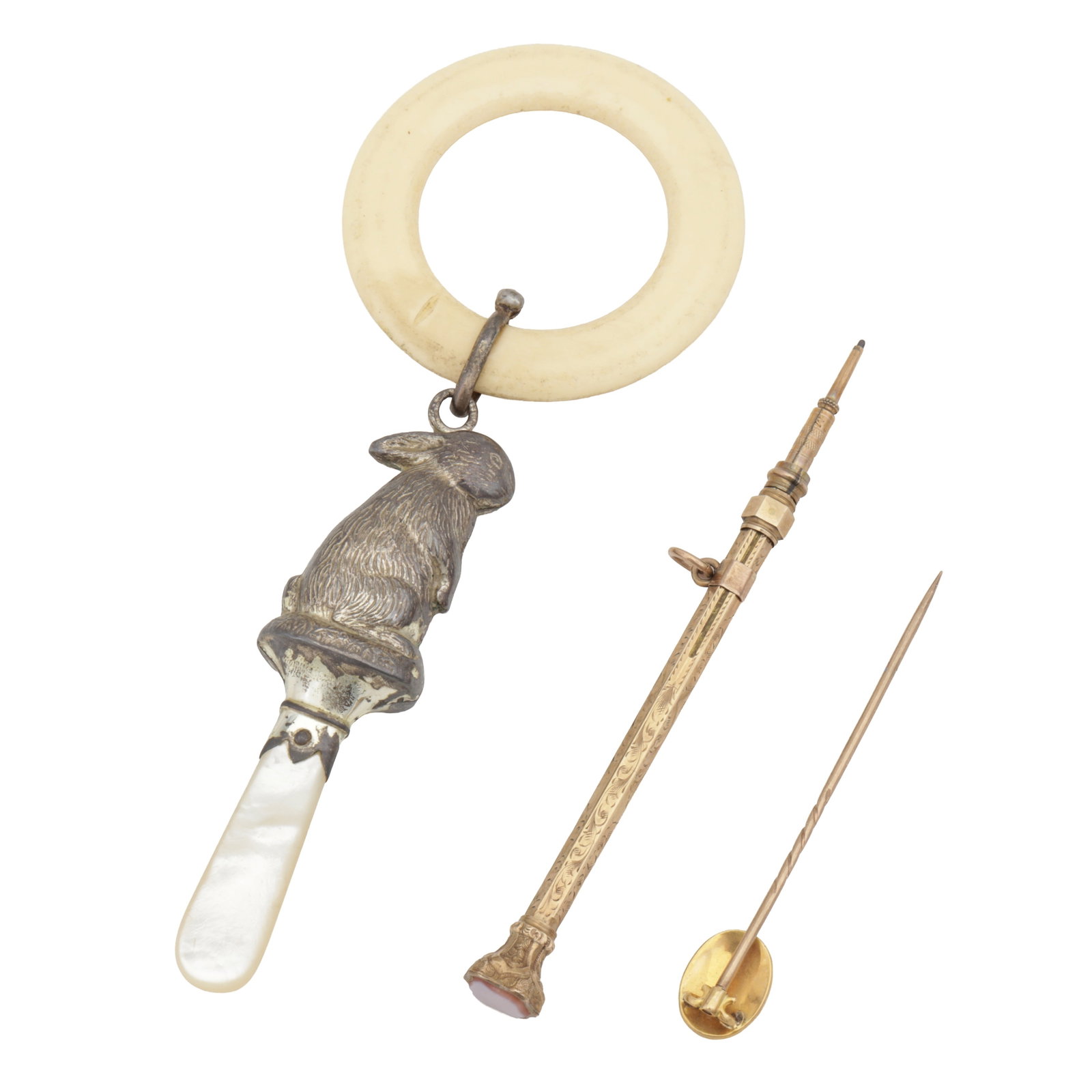 A group of miscellaneous items Yellow and white metal - 2