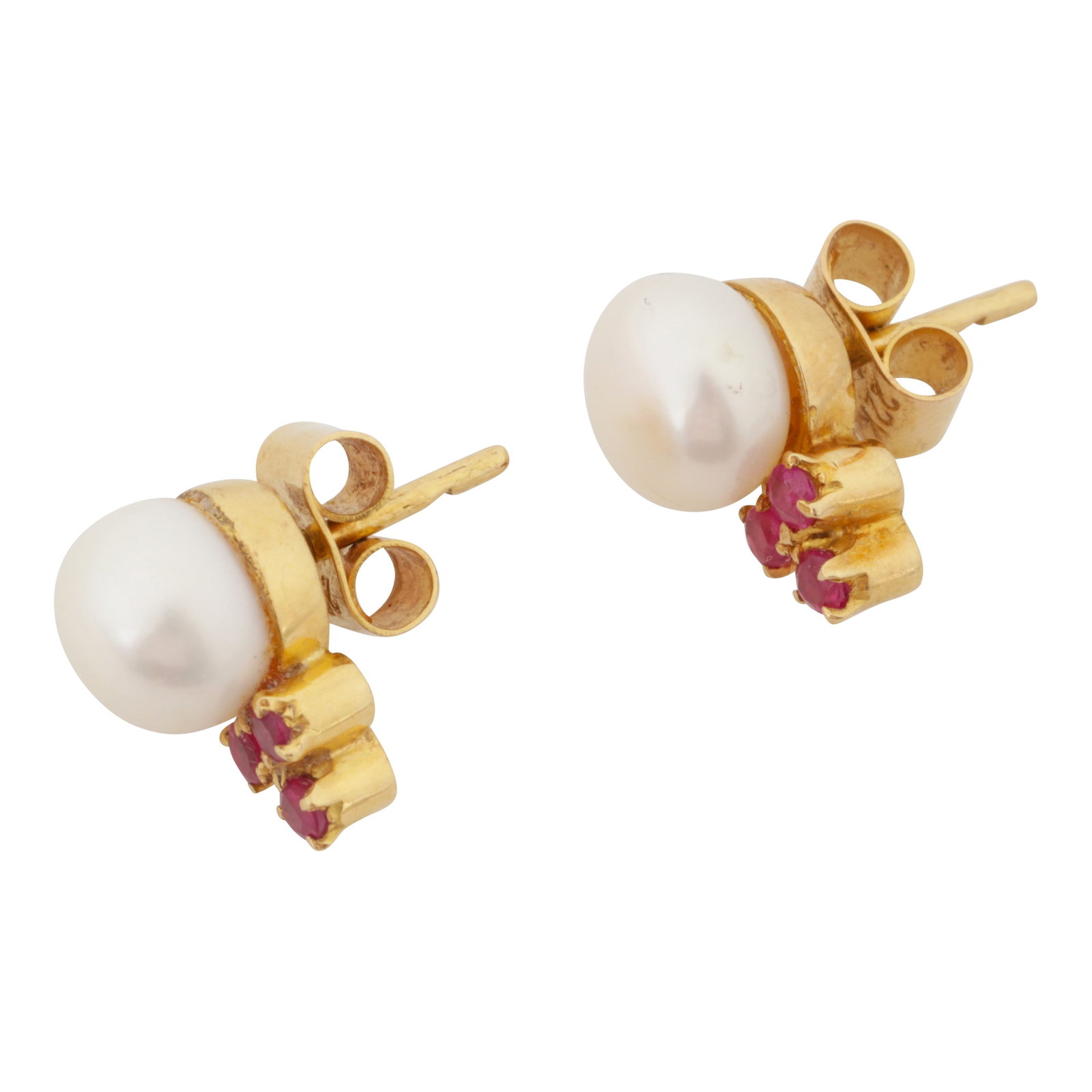 A pair of pearl and ruby stud earrings Yellow metal - 2
