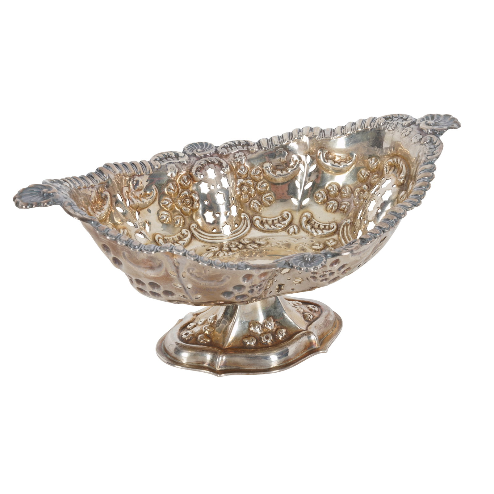 Birmingham 1902 by William Devenport An Edwardian sterling silver footed dish: Birmingham 1902 by William Devenport An Edwardian sterling silver footed dish Shaped oval form, pierced and embossed decoration. Fully marked to the side, Length - 20.7 cm / 8.15 inches Weight
