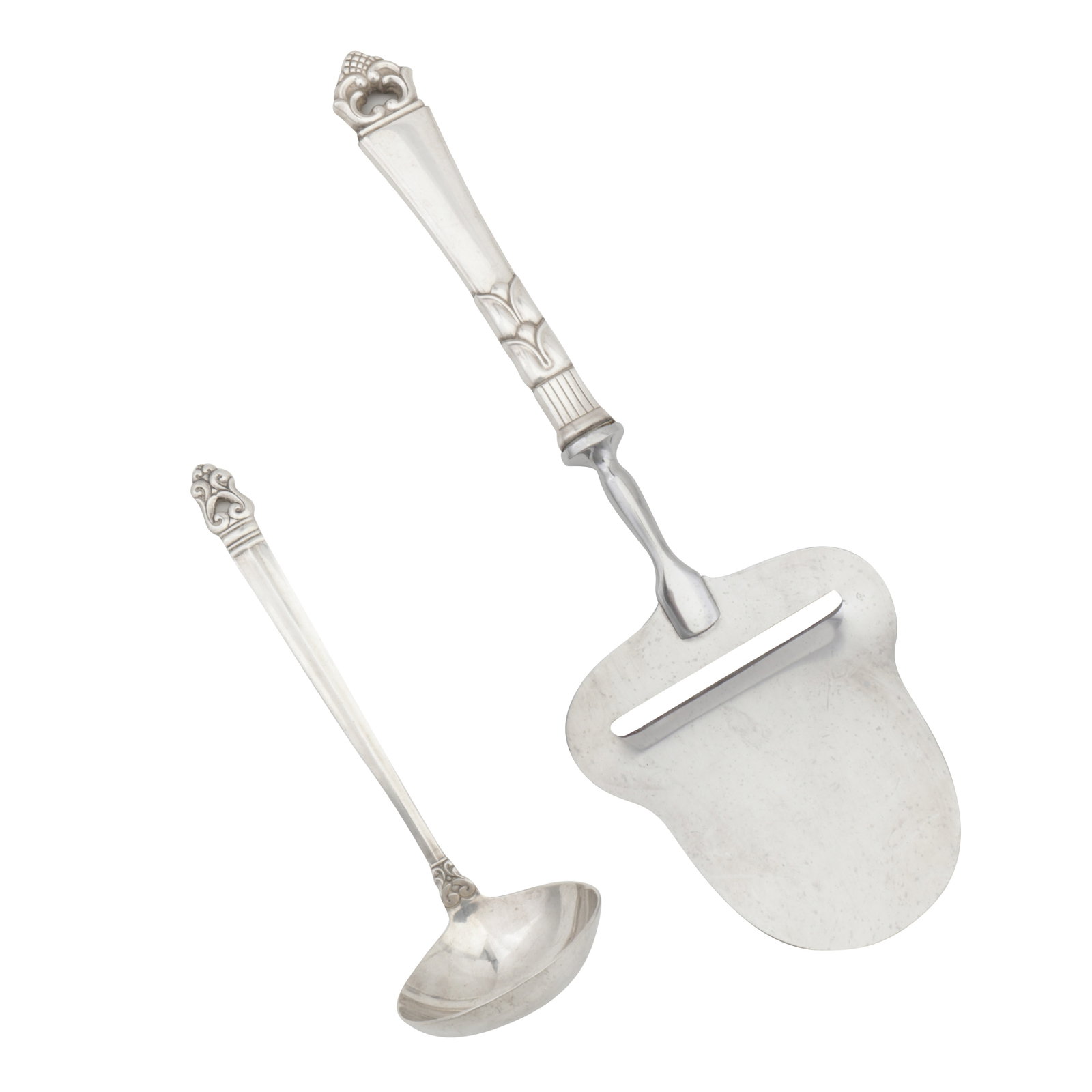 An American sterling silver cream ladle, by International Sterling: An American sterling silver cream ladle, by International Sterling Royal Danish pattern. Also a cheese slice. (2) Weighable silver – 38 grams / 1.22 ozt