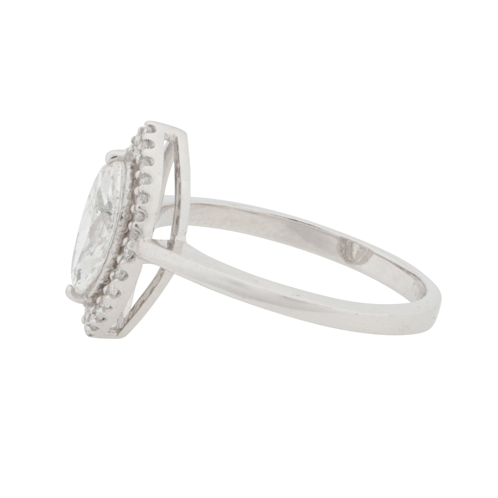 A diamond ring White metal - 3
