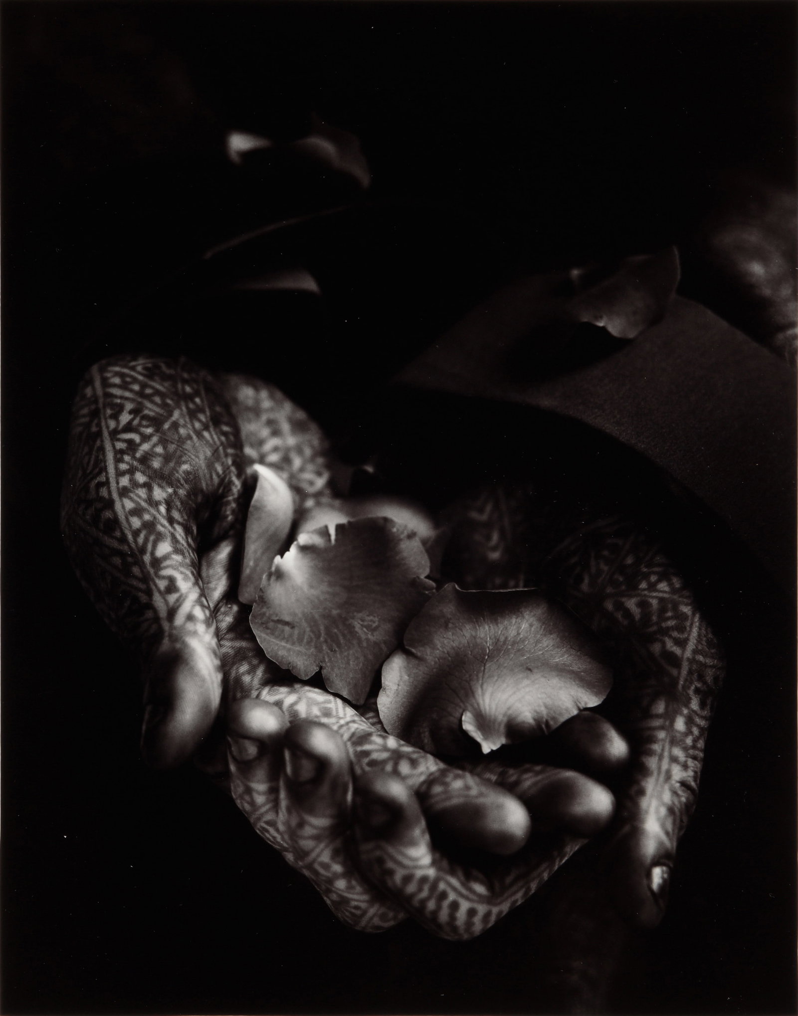 § Albert Watson (b.1942) Flower Seller, Maroc, 1989 (1 of 3)