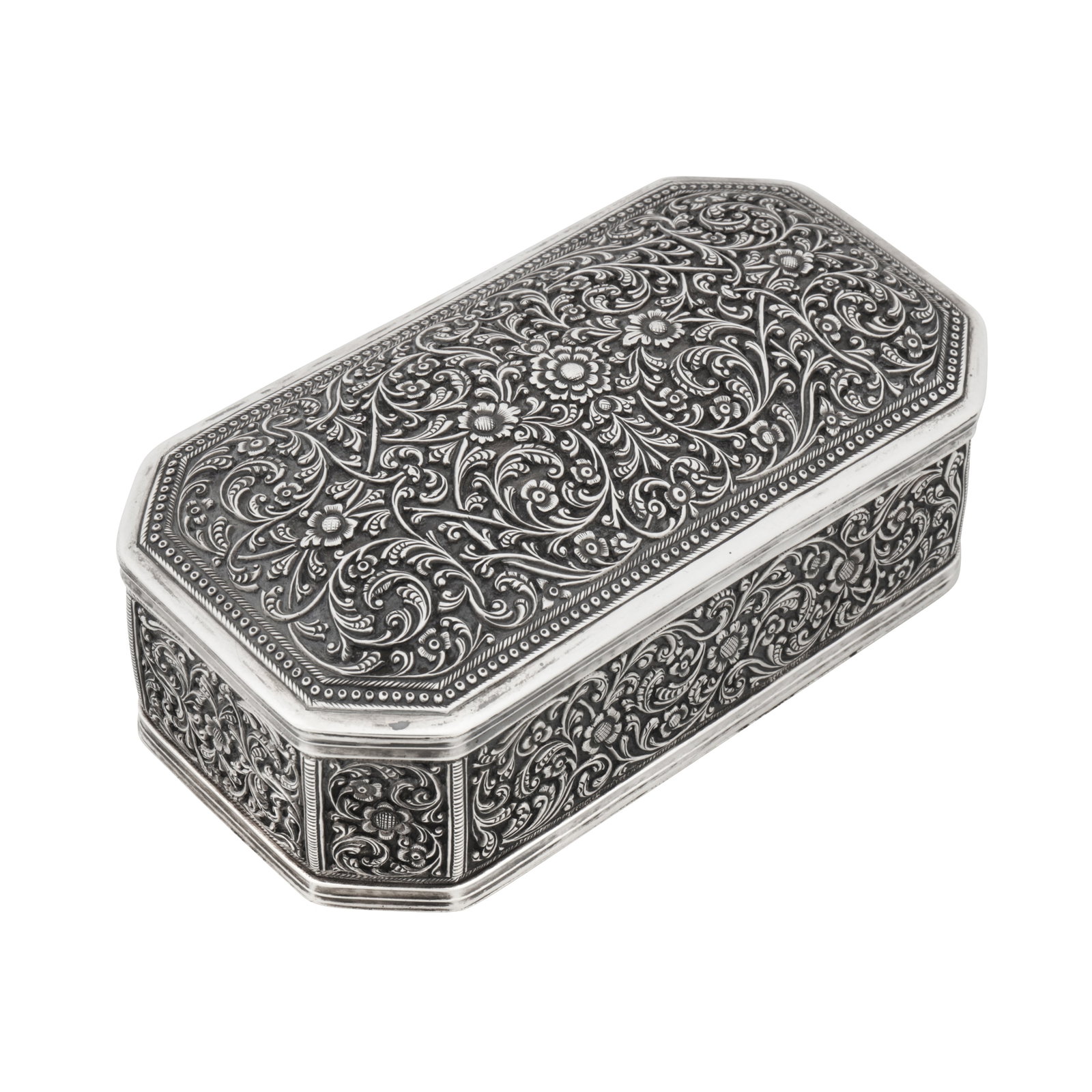 Kandy or Colombo circa 1930 An early 20th century Ceylonese (Sri Lankan) unmarked silver lime box (1 of 6)