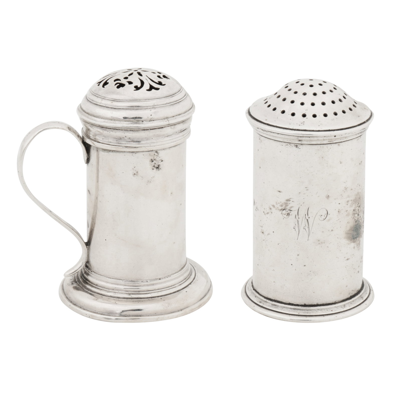 London 1725 by Gabriel Sleath A George I sterling silver kitchen pepper (pepper box) (1 of 4)