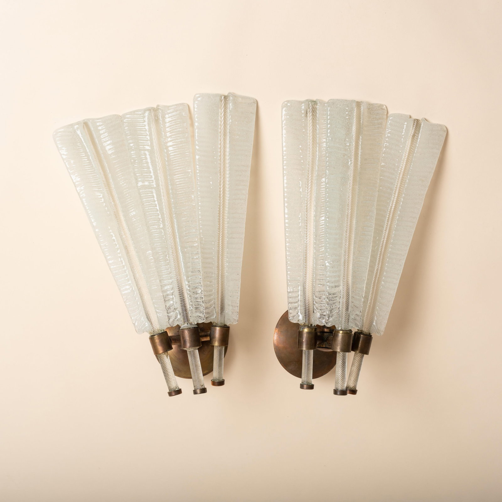 Barovier&Toso, Italy A pair of Wall Sconces: 1950s Feathered Murano glass, brass