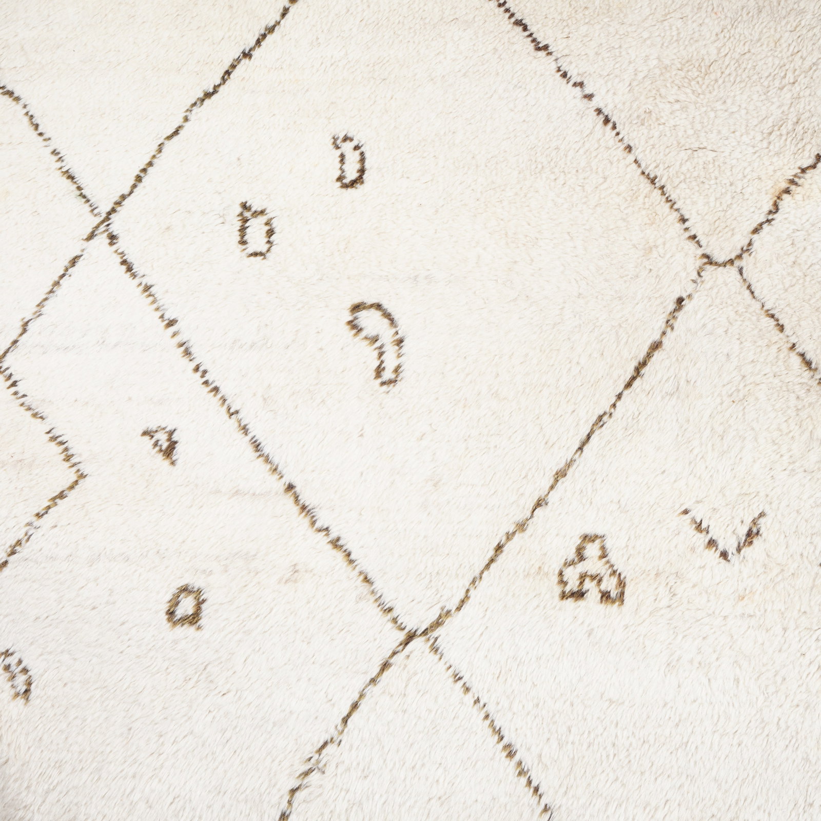 Mid-Century, Scandinavian Rug: Mid-Century Shag pile wool Unmarked 262cm x 243cm Provenance: From a Distinguished Private International Collection
