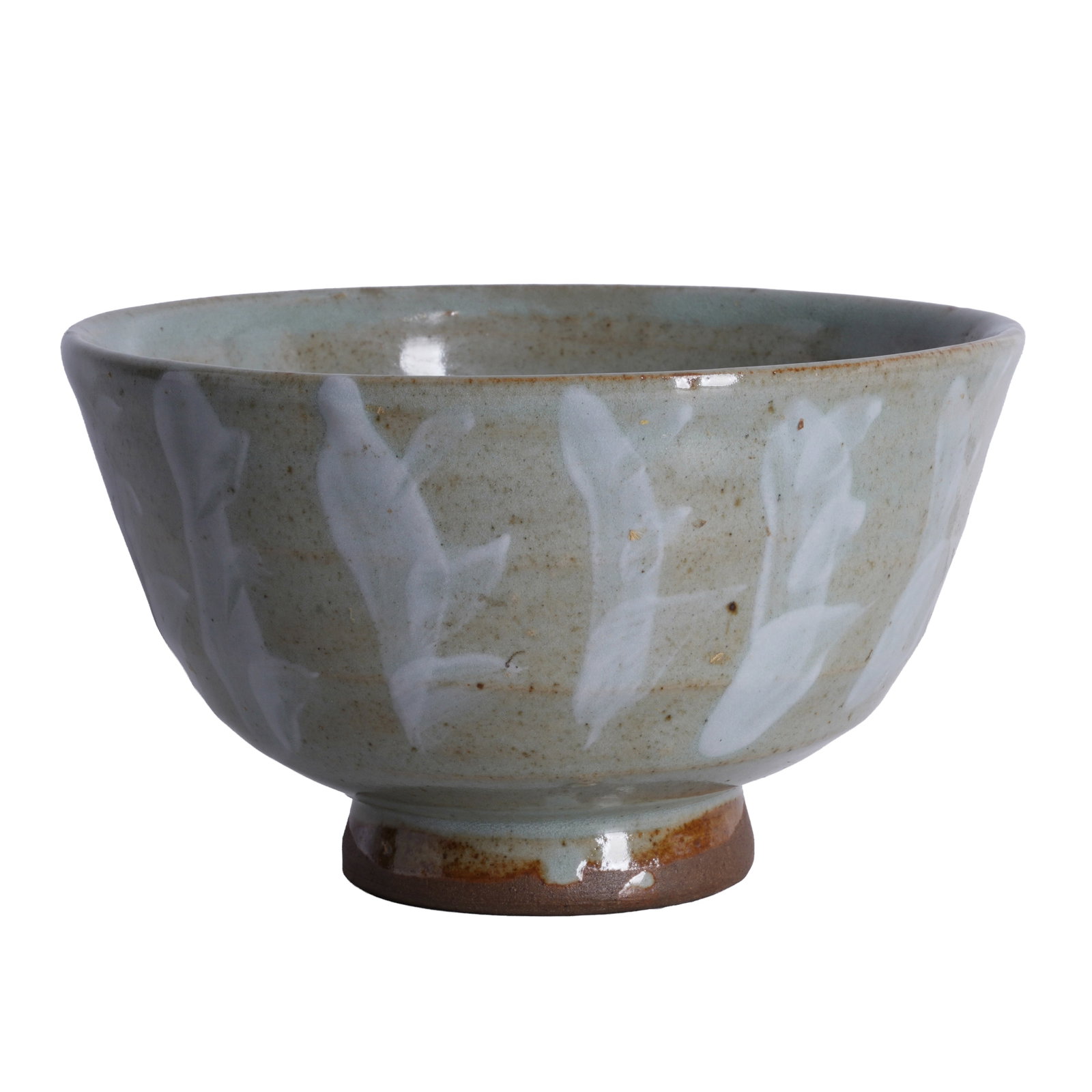 Shinsaku Hamada (Japanese 1929-2023)(attributed) Studio pottery footed bowl: Glazed stoneware with white slip decoration Unsigned 15.5cm diameter, 9cm high Provenance: From a private collector of studio ceramics - handwritten note inside the pot reads 'son of Hamada' Notes: Sh