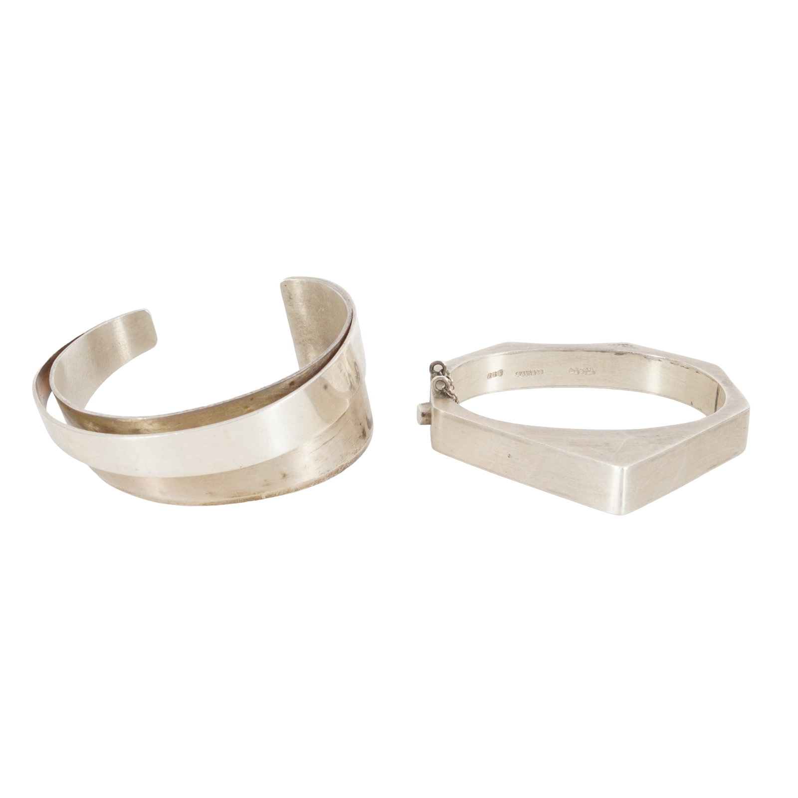 Modernist jewellery Two cuff bracelets (1 of 2)