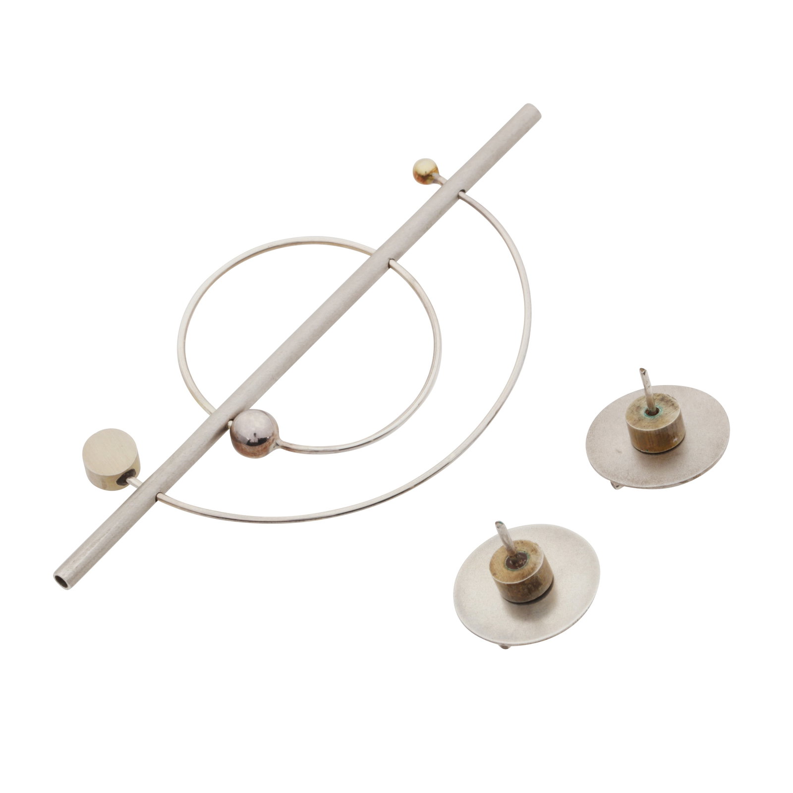 Possibly by Heidi Yeo | A silver brooch and stud earrings White metal - 2