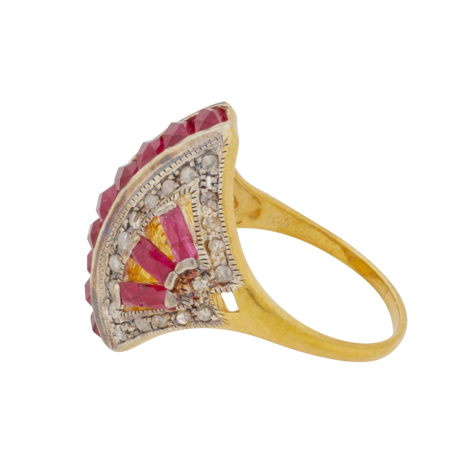 A ruby and diamond lozenge ring Yellow and white metal - 3