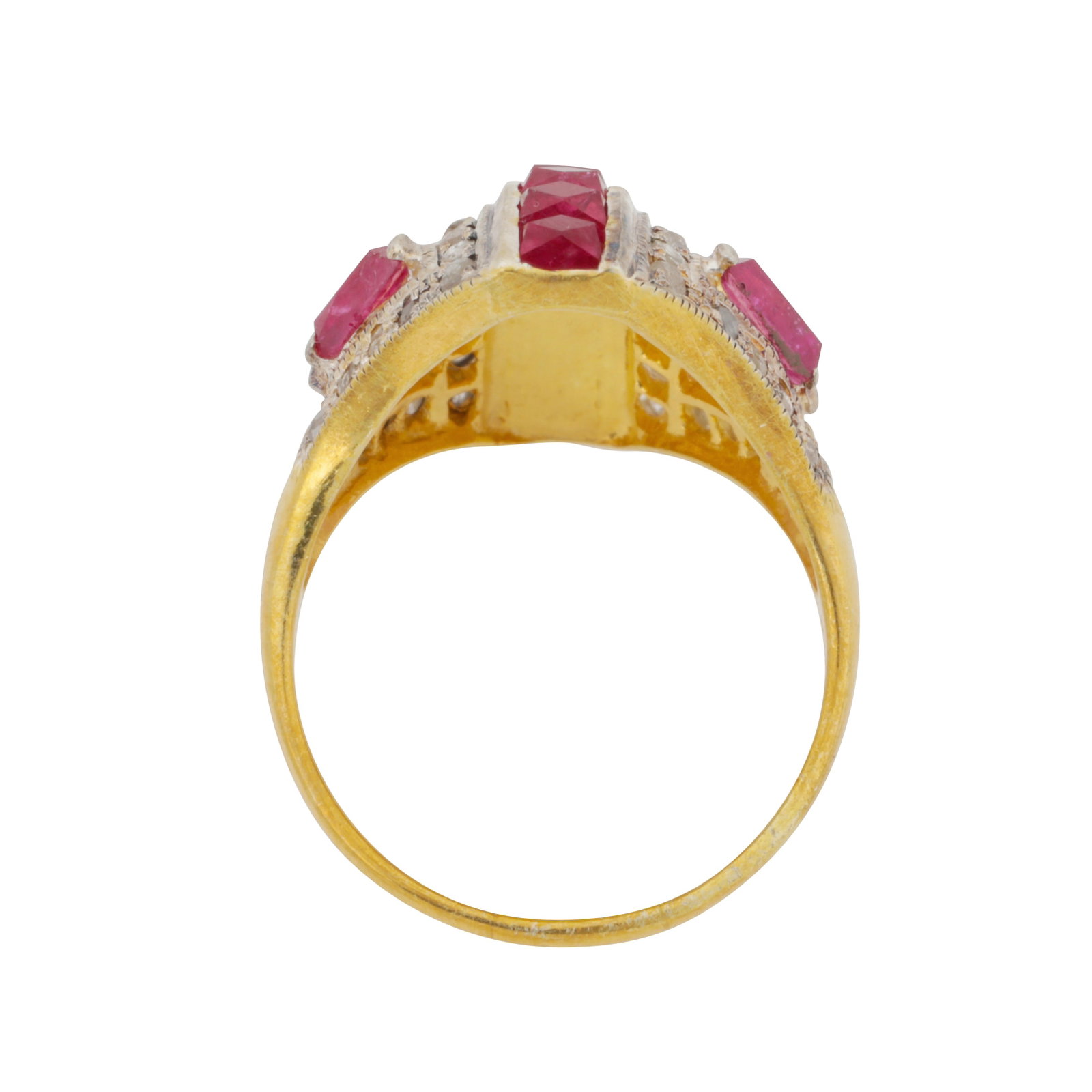 A ruby and diamond lozenge ring Yellow and white metal - 4