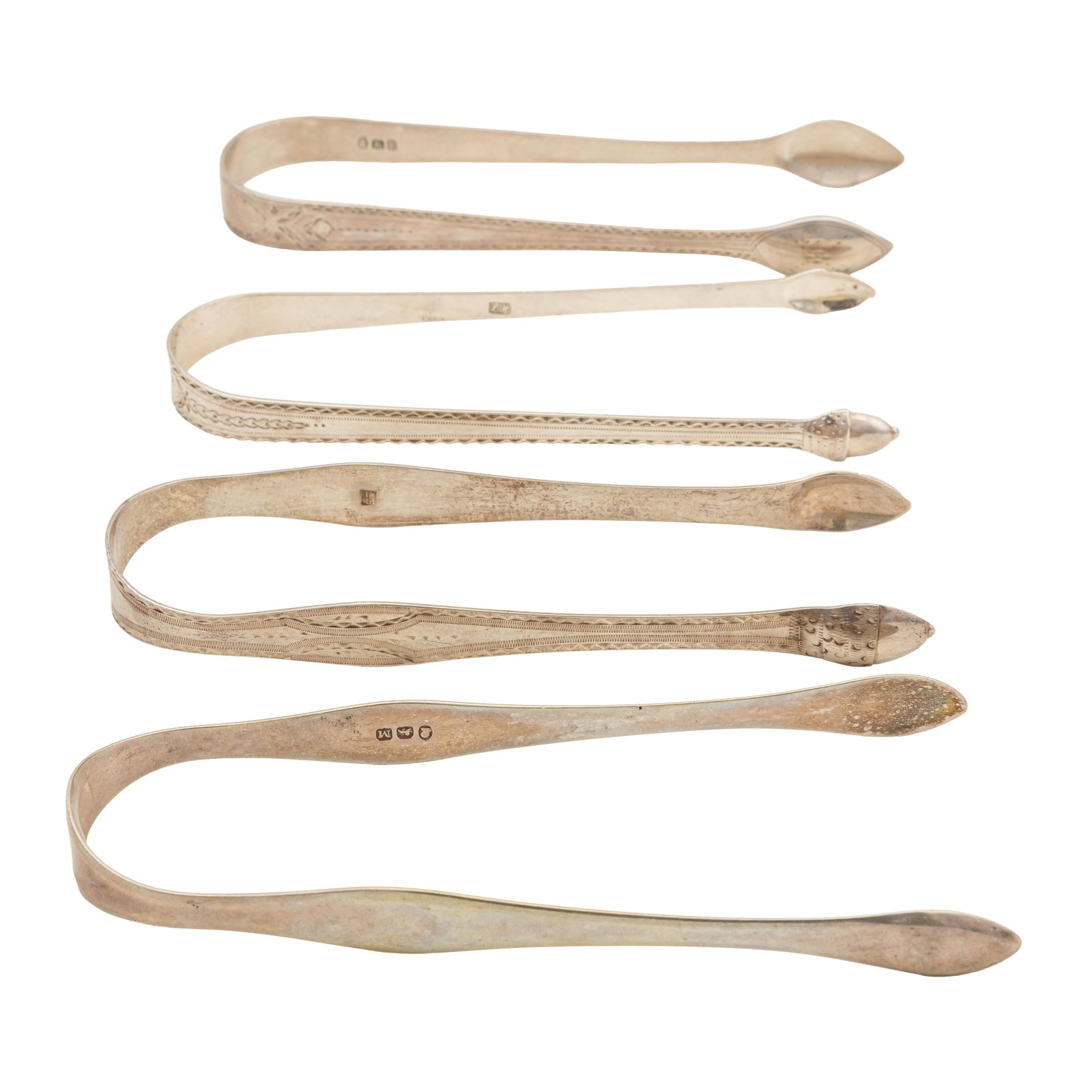 London circa 1780 by Hester Bateman A pair of George III sterling silver sugar tongs - 3
