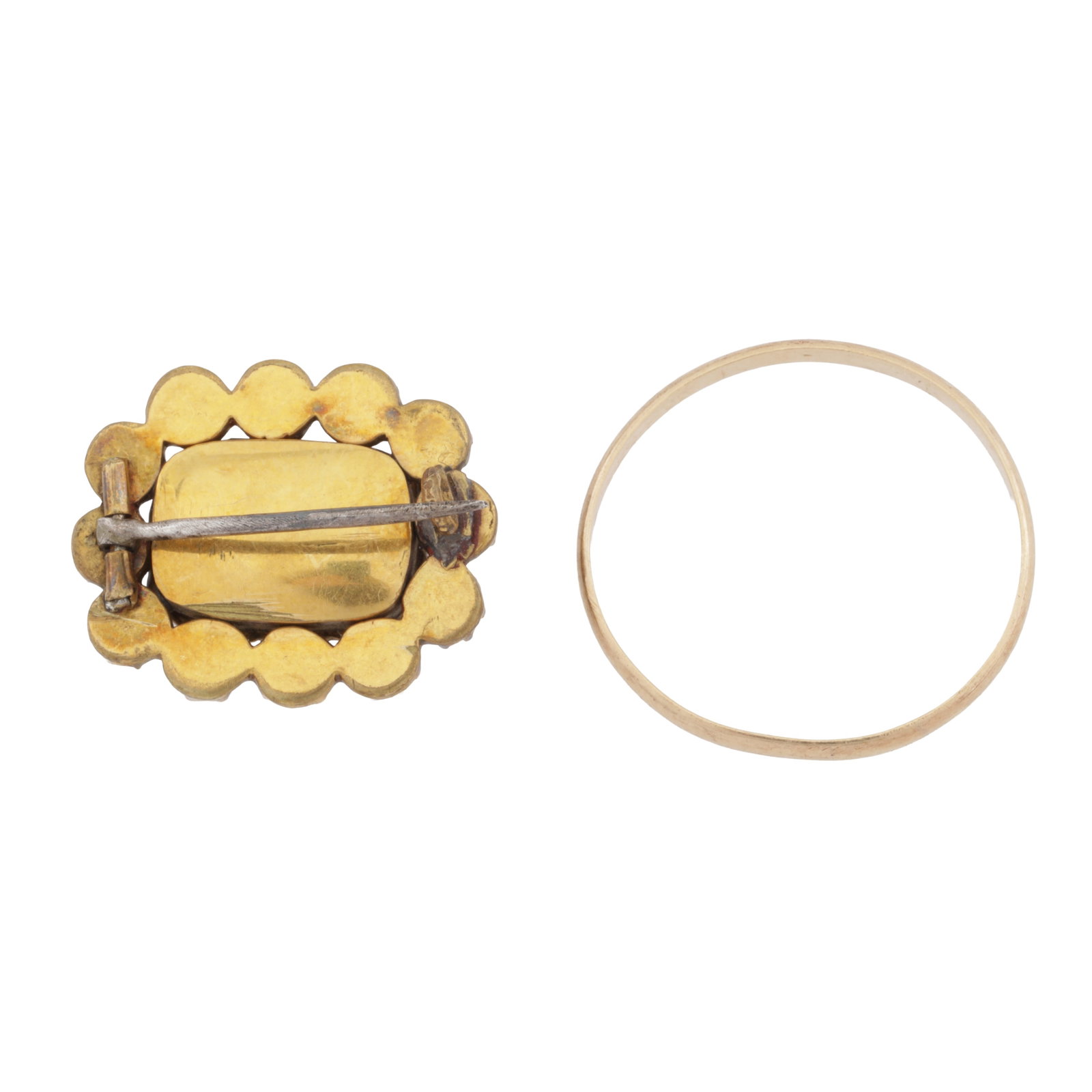 A ring and a brooch Yellow metal - 2