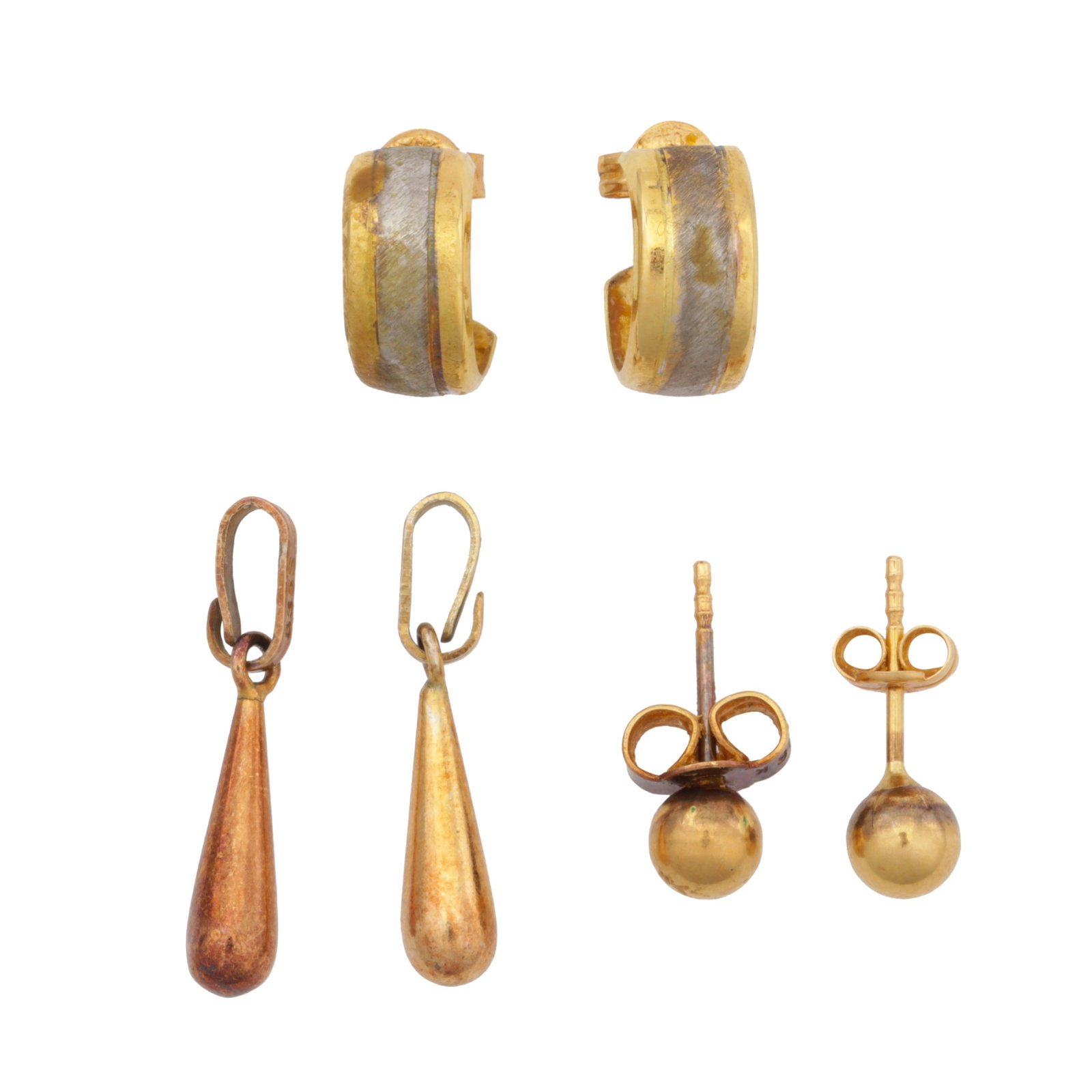 Two pairs of earrings and two pendants Yellow metal (1 of 2)