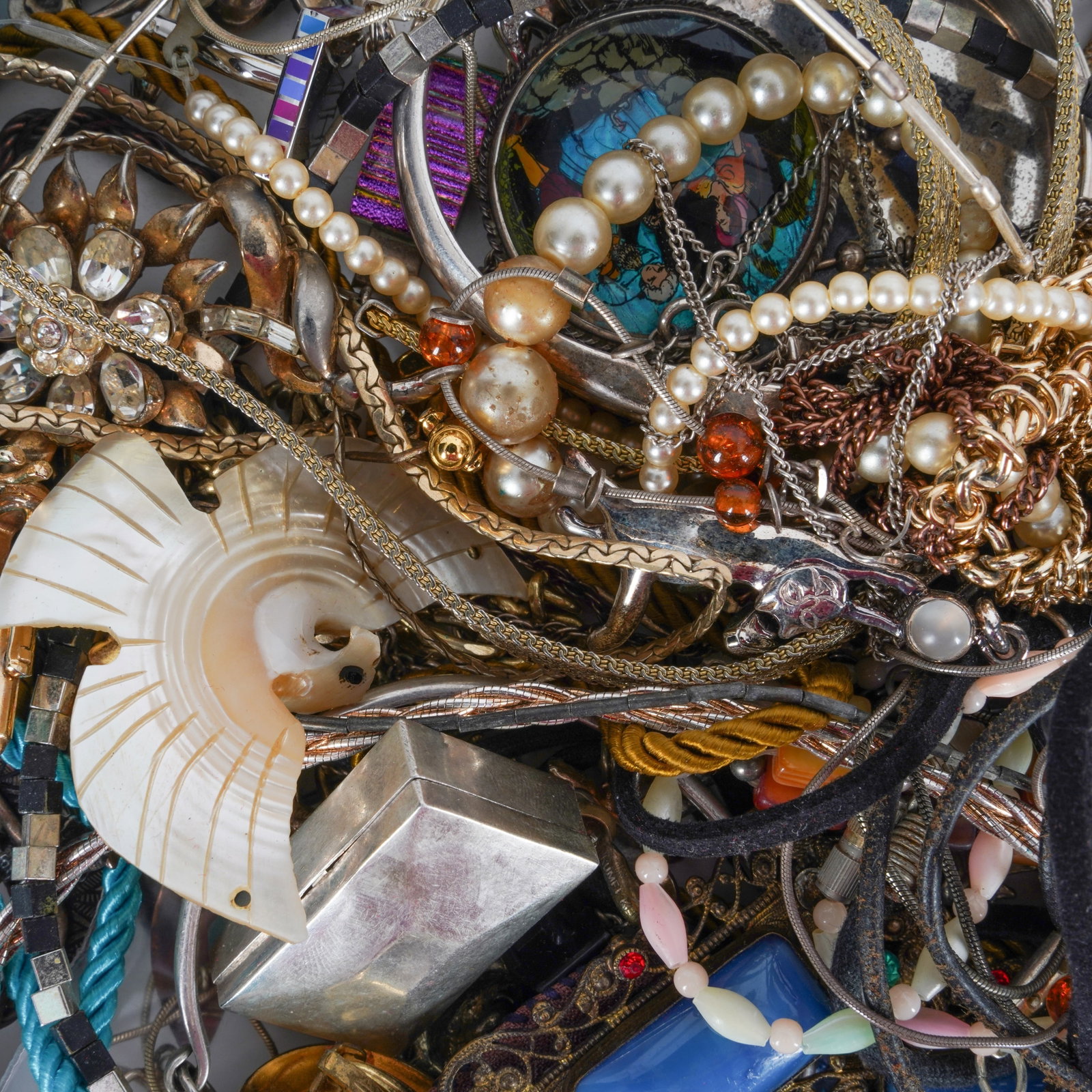 A collection of silver and costume jewellery Yellow and white metal - 3