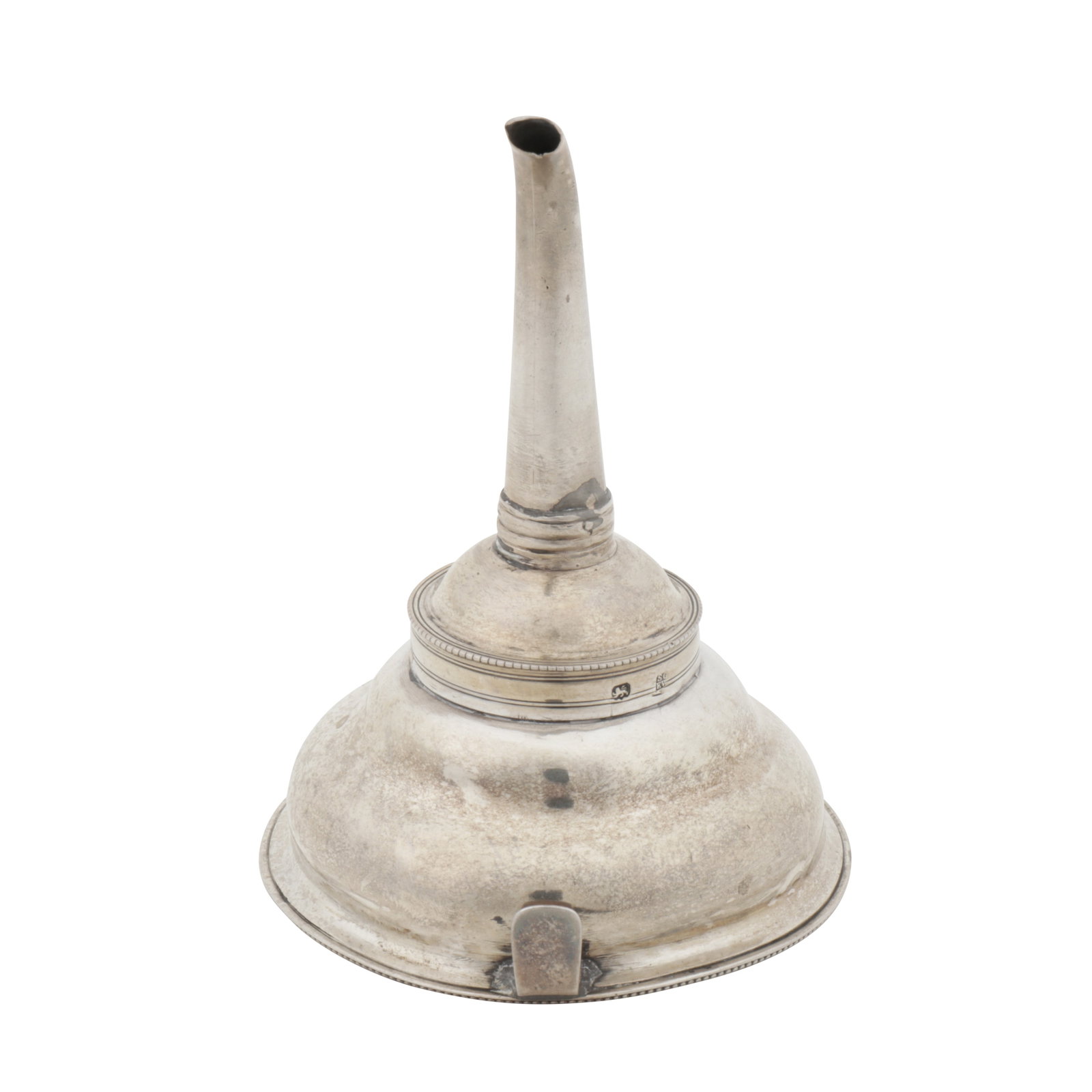 London 1788 by Samuel Godbehere and Edward Wigan A George III sterling silver wine funnel - 2