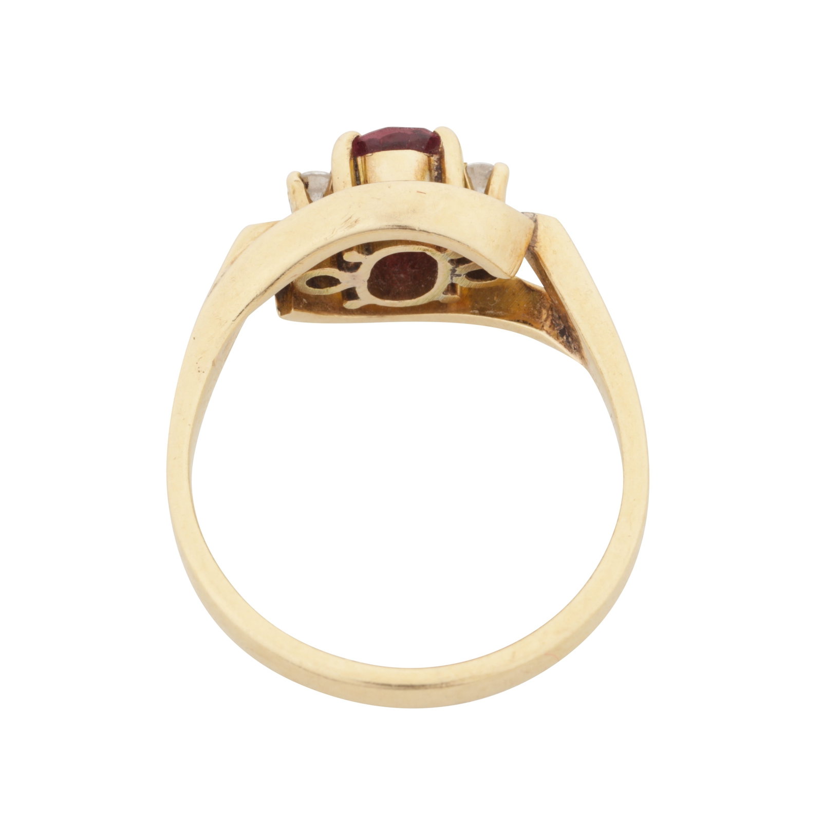 A ruby and diamond three stone ring Yellow metal - 3