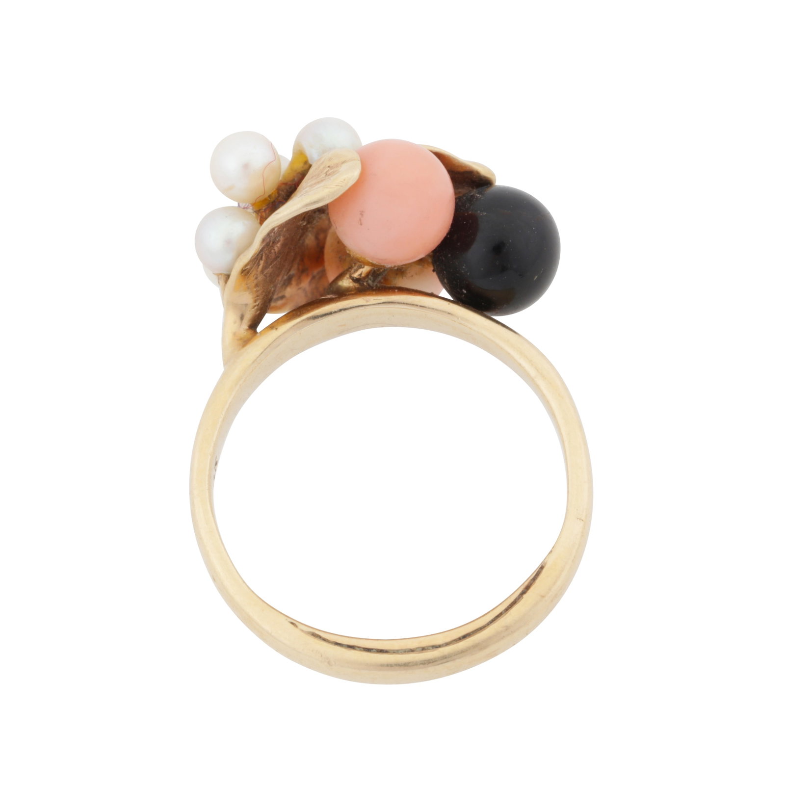 A coral, pearl, and onyx flower ring Yellow metal - 3