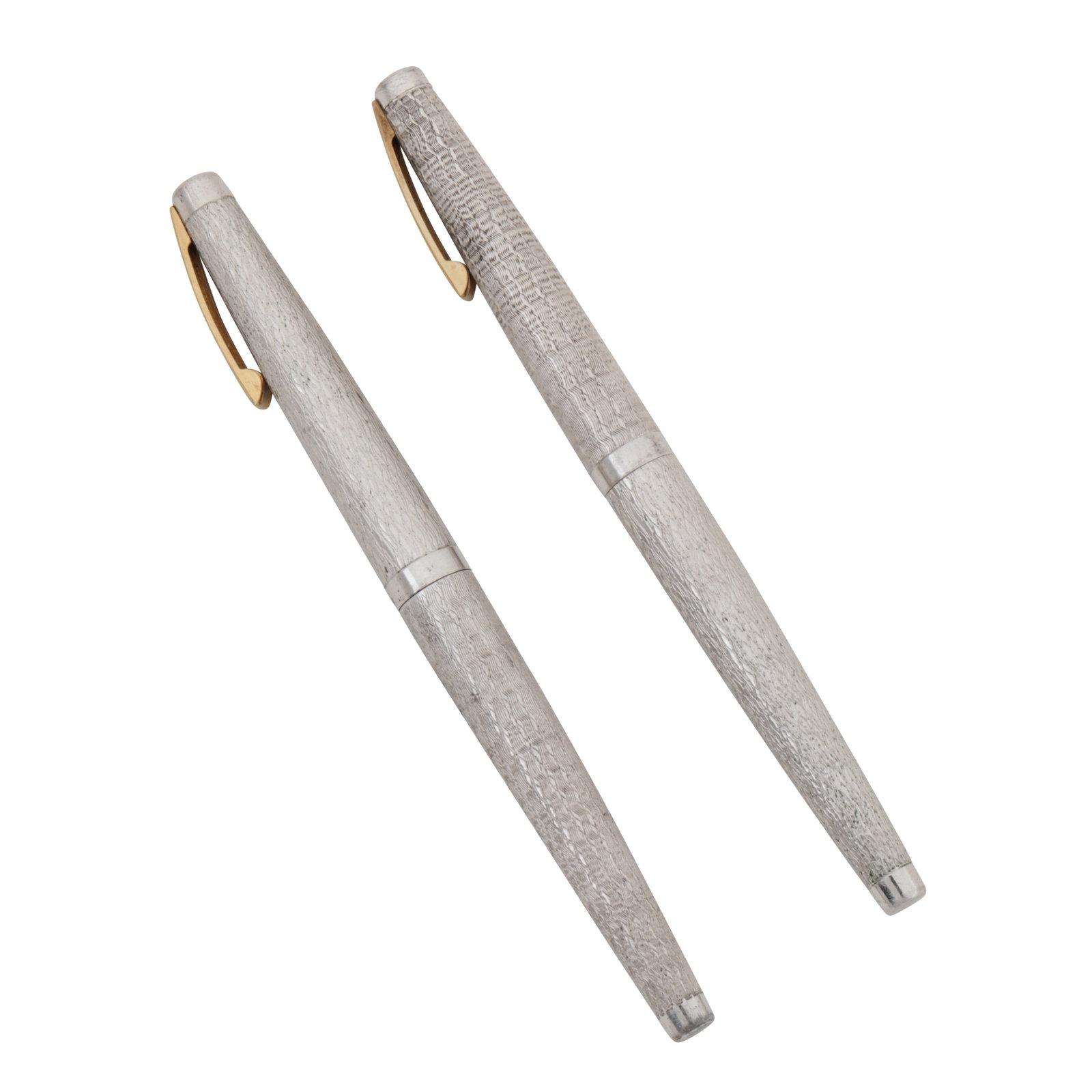 America by Sheaffer Two fountain pens: America by Sheaffer Two fountain pens Of conventional form. Nib stamped 14K, 585, USA. Length - 13.2 cm / 5.2 inches
