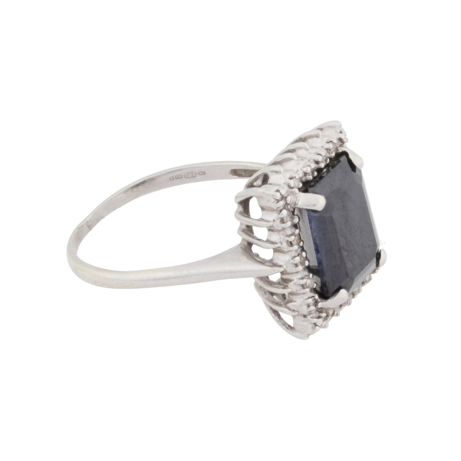 A sapphire and diamond cluster ring 9ct white gold - 2