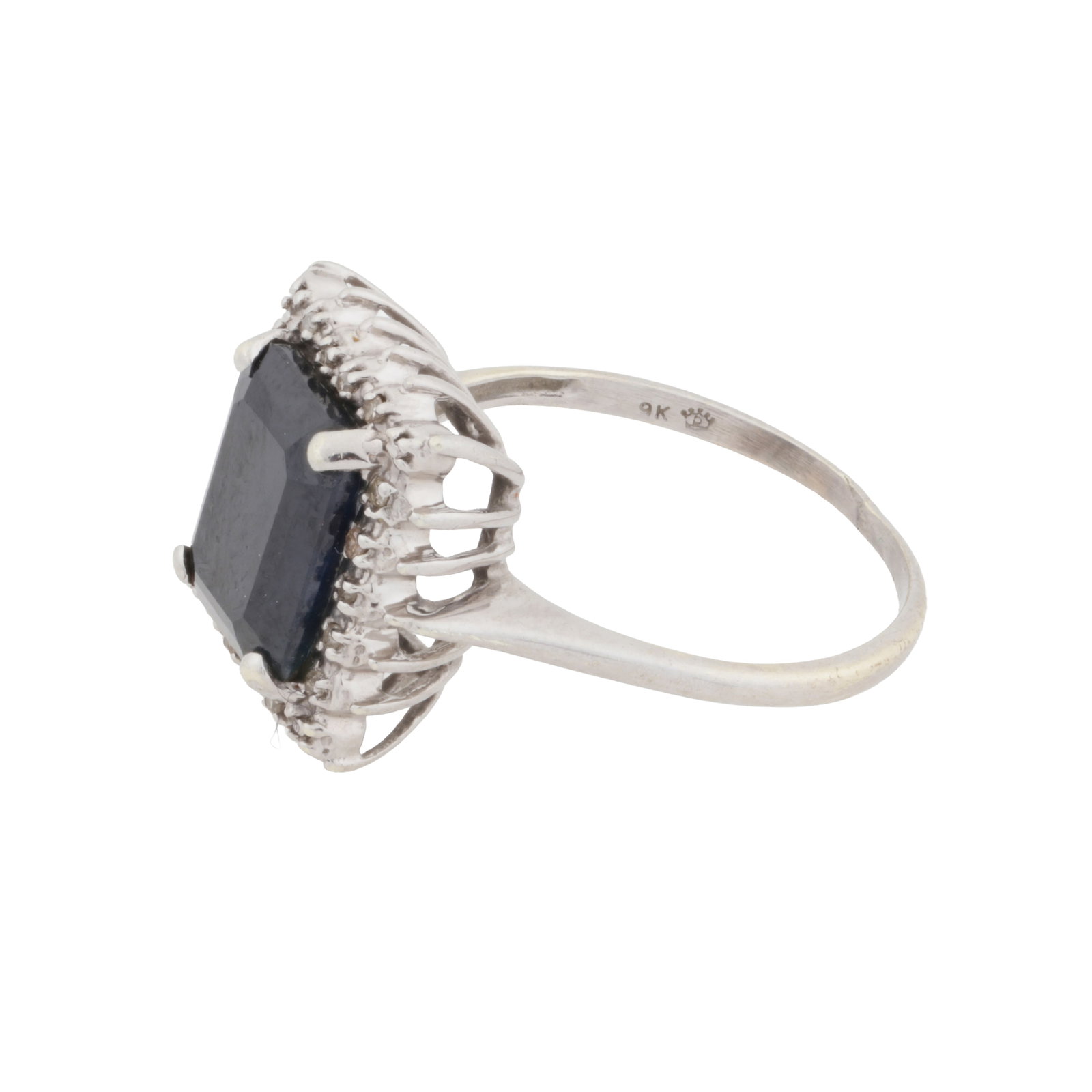 A sapphire and diamond cluster ring 9ct white gold - 3