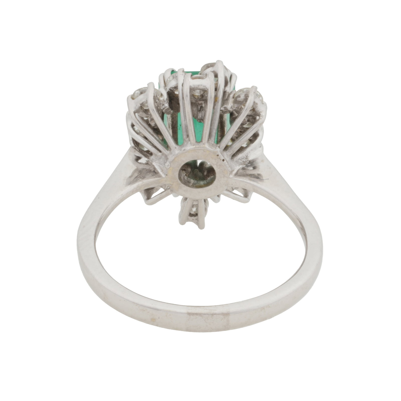 An emerald and diamond ring White metal - 3
