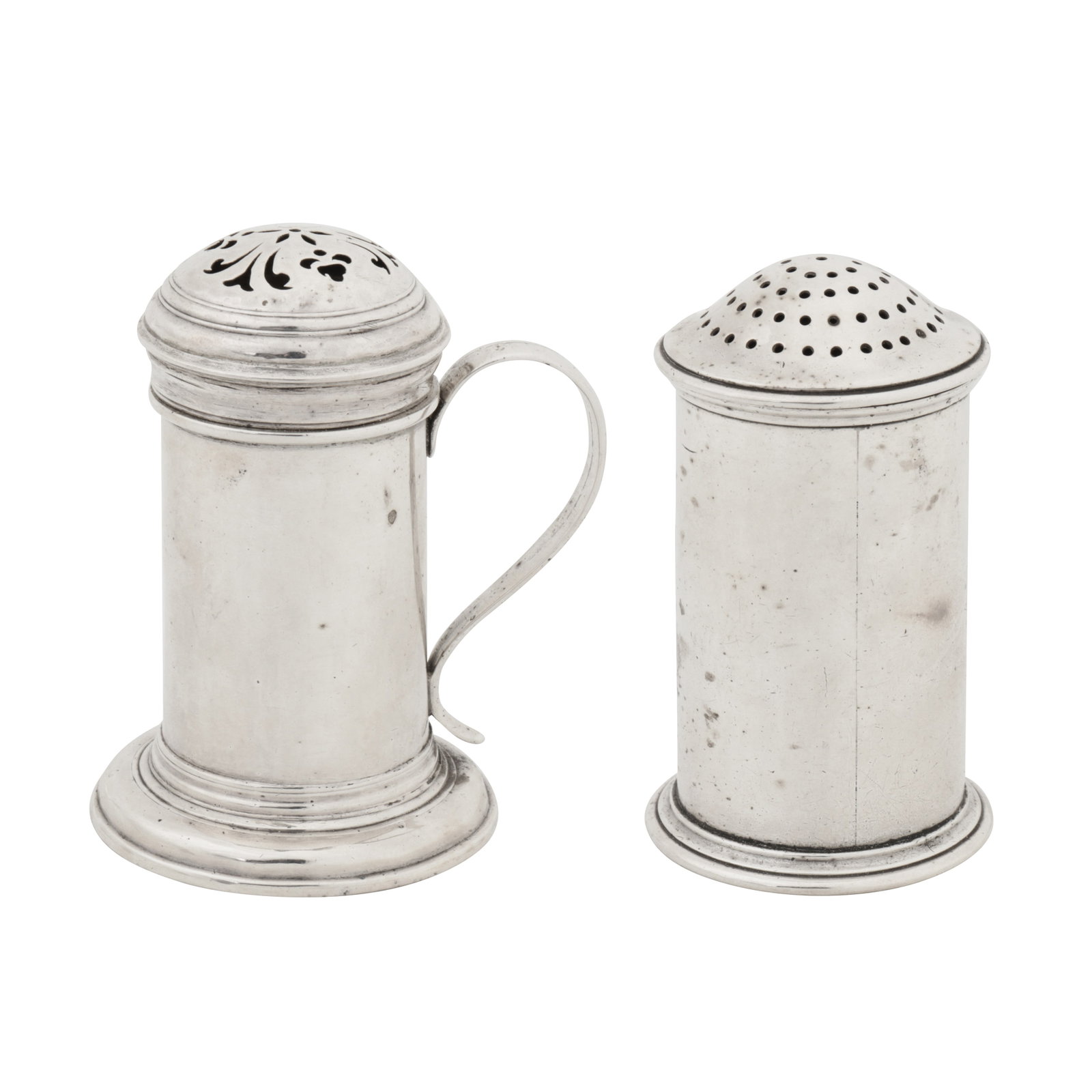 London 1725 by Gabriel Sleath A George I sterling silver kitchen pepper (pepper box) - 2