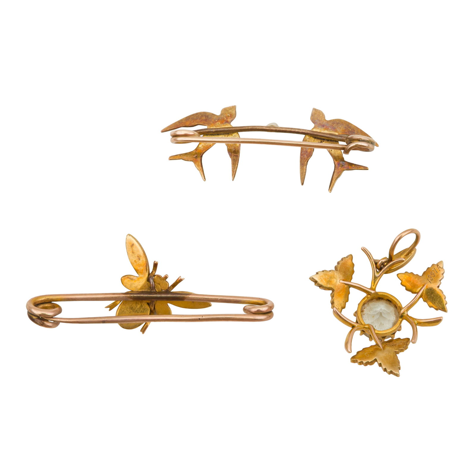 Two brooches and a pendant Yellow metal - 2
