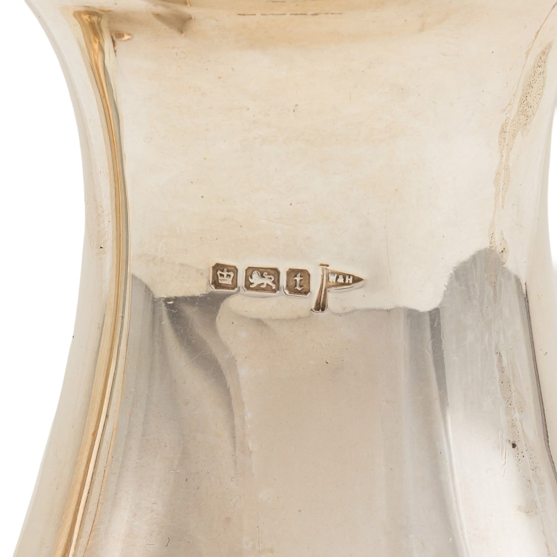 Sheffield 1911 by Walker and hall A George V sterling silver sugar caster and cream jug - 2