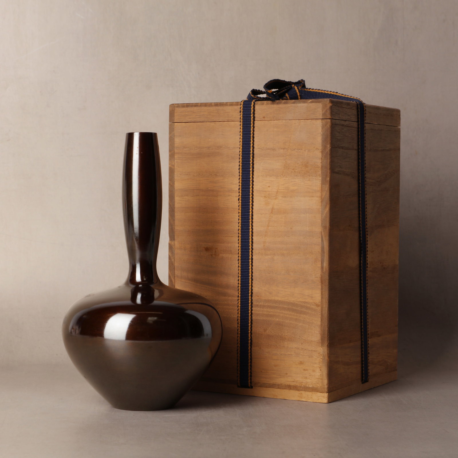 Tsuda Eiju (Japanese, 1915?2000): The finely cast Takaoka metalwork ikebana vase from Toyama, cast in the shu-do vermillion copper alloy, elegantly shaped with a bulbous body rising to a tall slender neck, the base impressed with the 