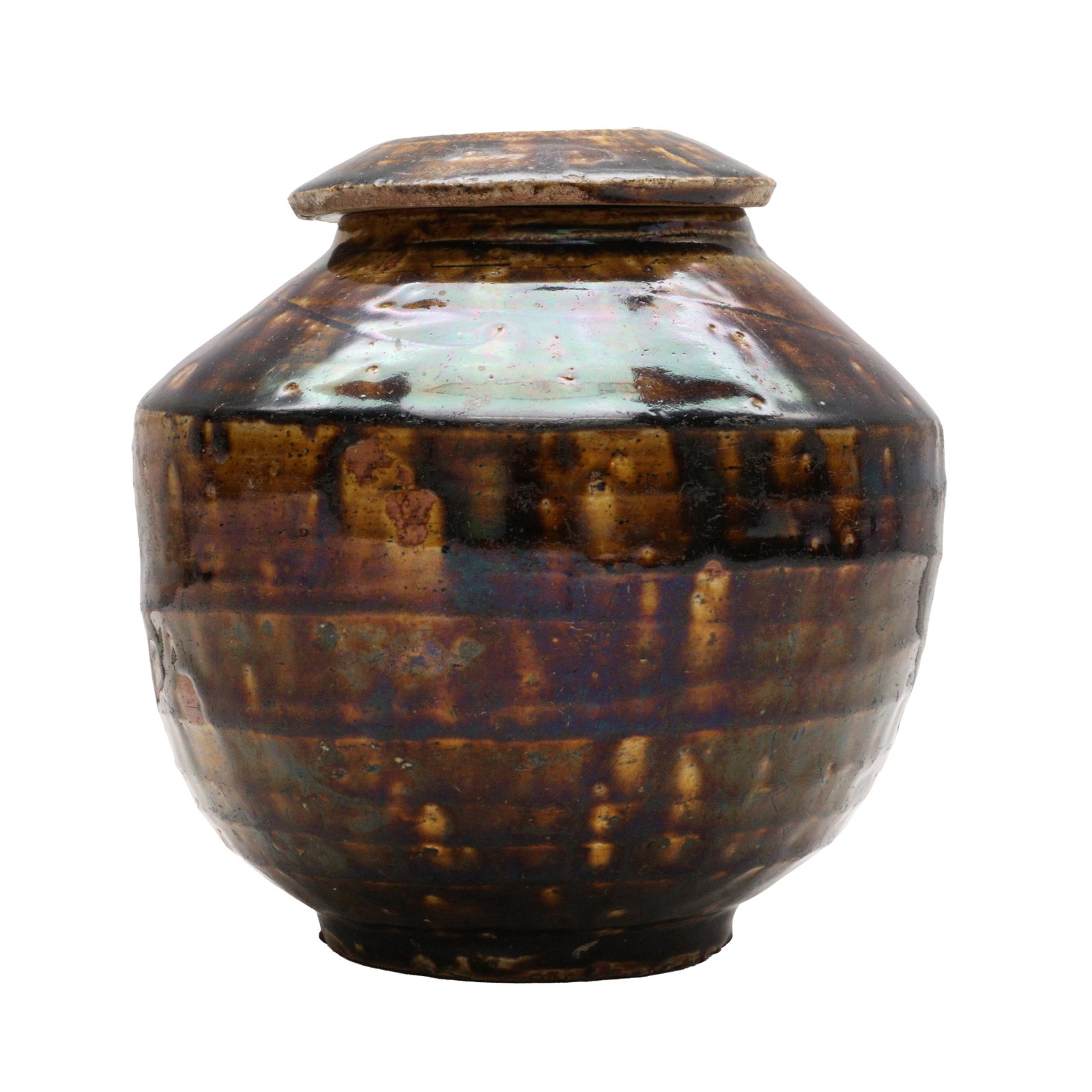 A Korean brown-glazed jar and cover, Joseon dynasty, 18th-19th century: Formed with a deep-rounded lower section rising to a sloping shoulder and topped with a shallow domed cover, decorated with a translucent molasses-brown glaze Size:(16cm high) Qty: (2)