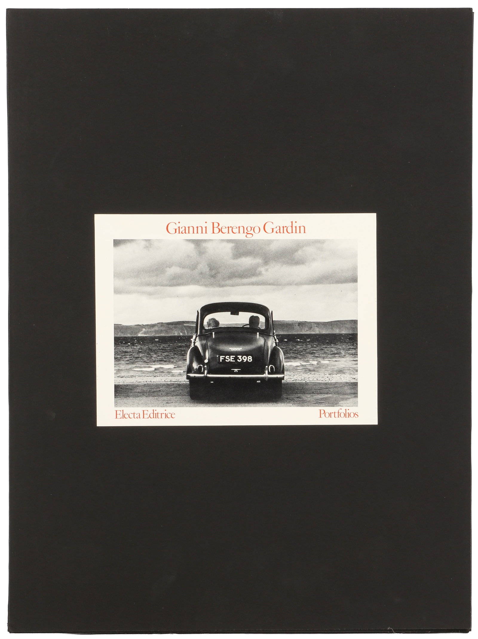 Gianni Berengo Gardin (1930-2025) Electa Editrice Portfolio, 1980: A portfolio of twelve heliogravures, from the edition /1000, each image measuring 21.2 x 31.7cm, each sheet measuring 29.8 x 40cm. Housed in a card folder with tipped-in title/image label and slipcase
