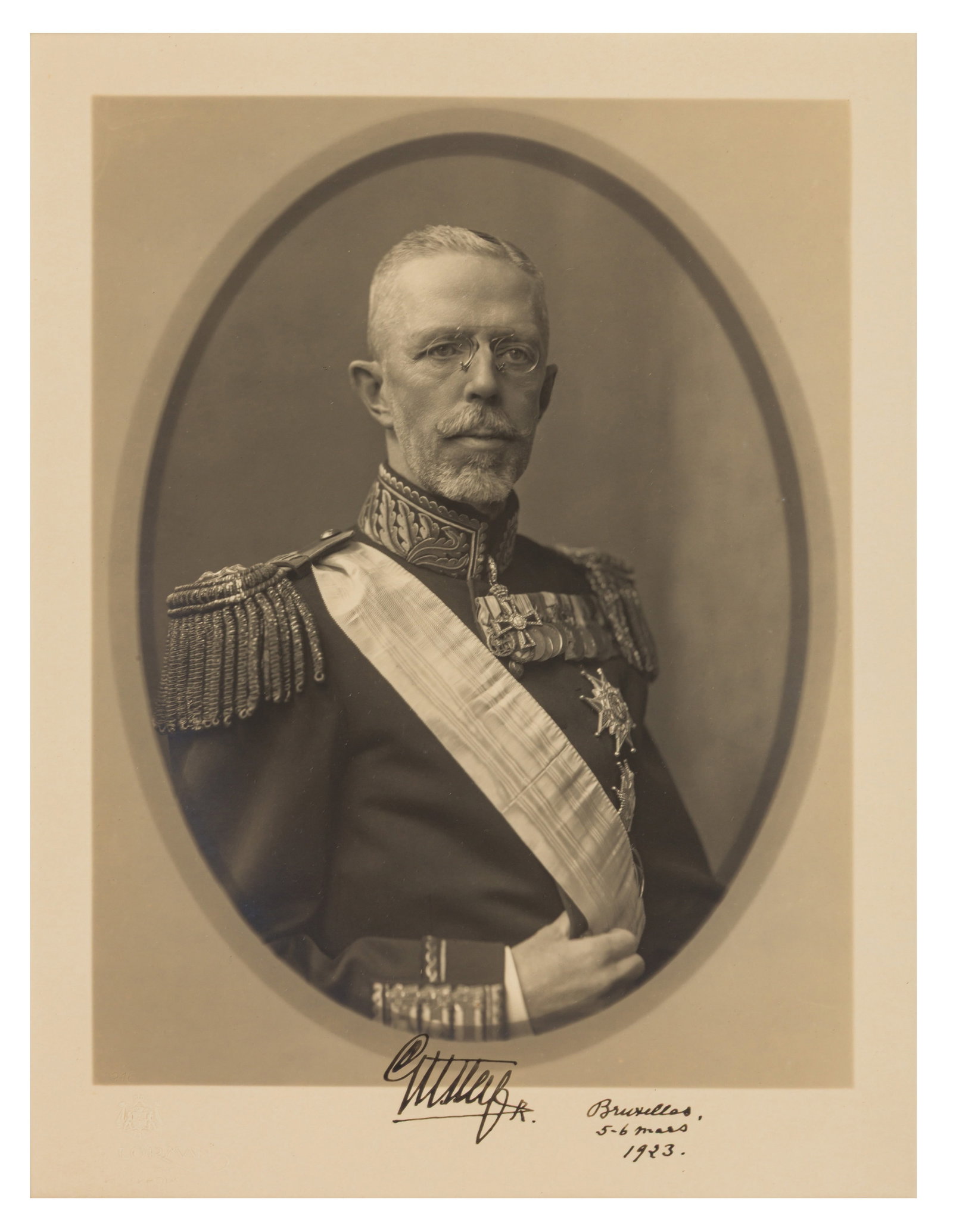 Gustav V, King of Sweden Signed photograph - 2